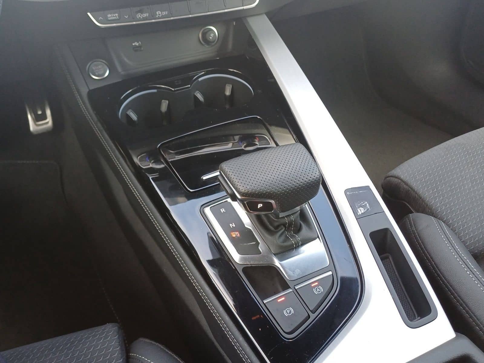 Audi A4 Avant 40 TFSI Q 2x S LINE AHK LM19 MATRIX-LED foto 11