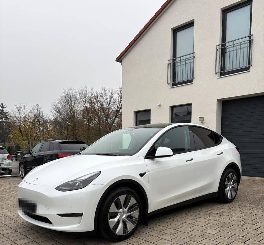 Tesla Model Y Long Range Dual AWD foto 1