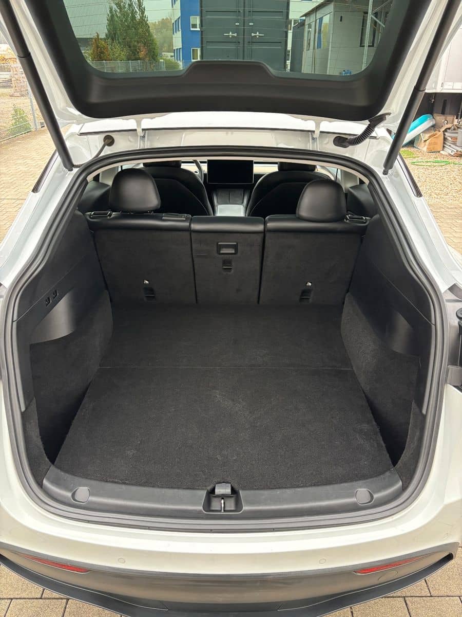 Tesla Model Y Long Range Dual AWD foto 12