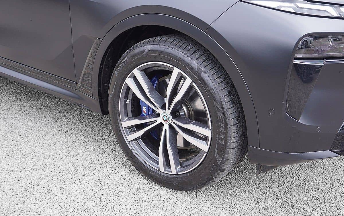 BMW X7 M60i Frozen Black LCI AHK Carbon SkyLounge AC foto 2