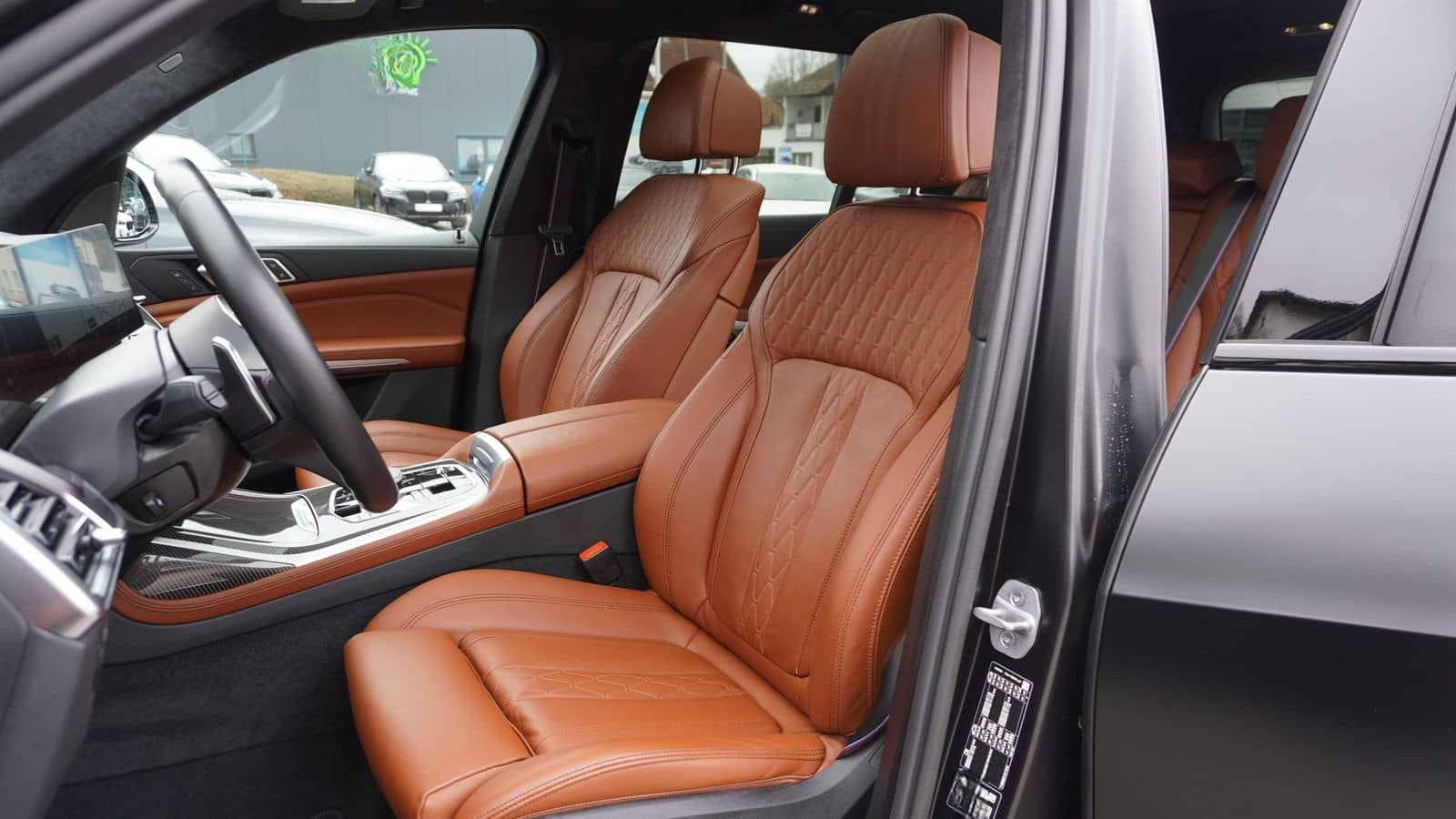 BMW X7 M60i Frozen Black LCI AHK Carbon SkyLounge AC foto 16