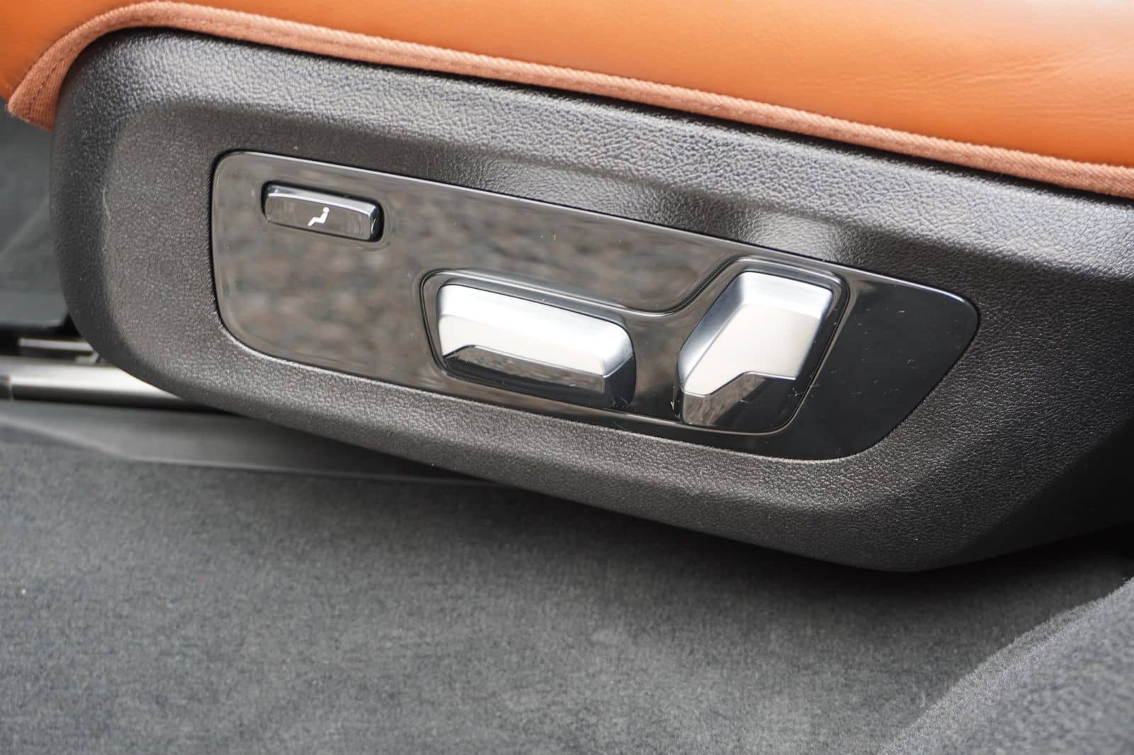 BMW X7 M60i Frozen Black LCI AHK Carbon SkyLounge AC foto 19