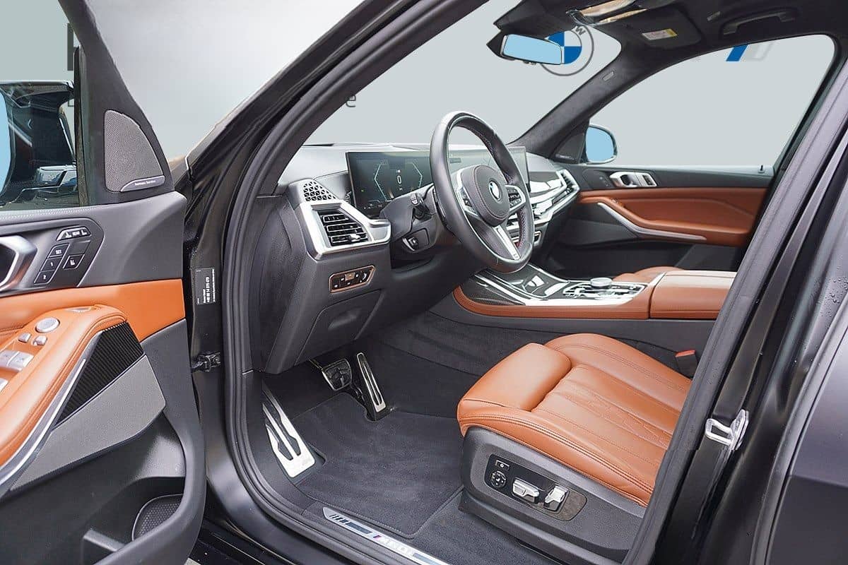 BMW X7 M60i Frozen Black LCI AHK Carbon SkyLounge AC foto 3