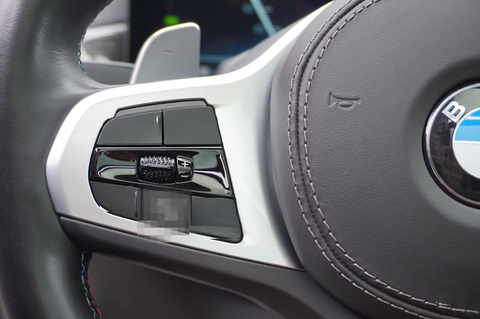 BMW X7 M60i Frozen Black LCI AHK Carbon SkyLounge AC foto 9