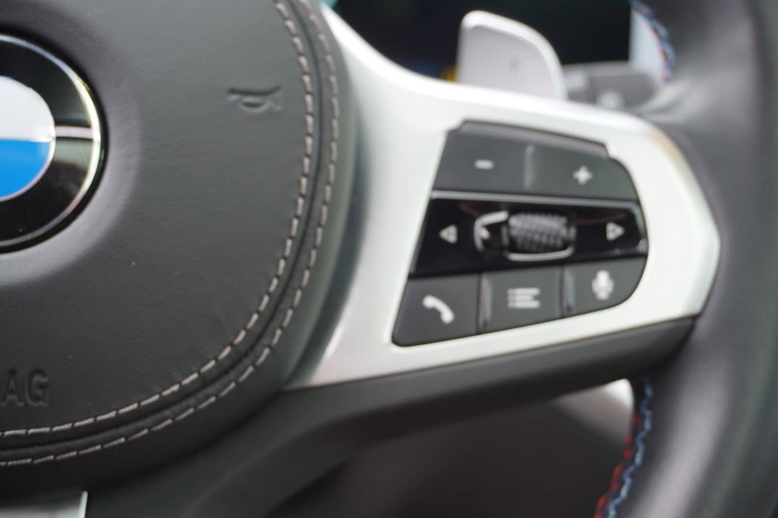 BMW X7 M60i Frozen Black LCI AHK Carbon SkyLounge AC foto 10