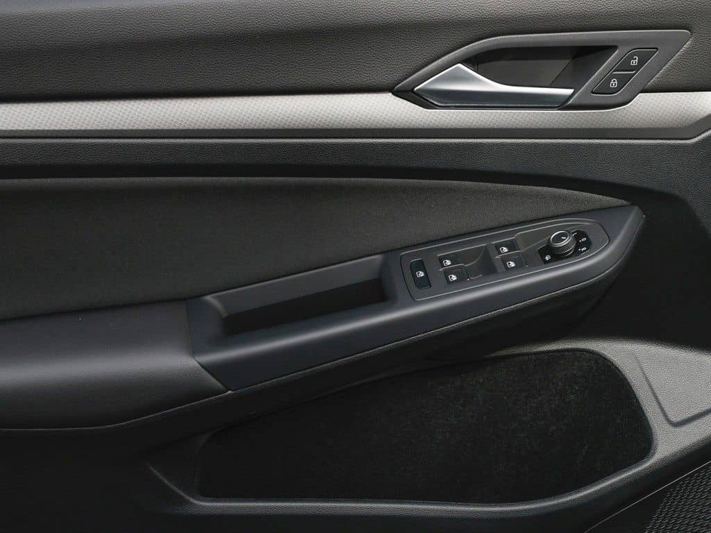 Volkswagen Golf VIII Lim. 1.5 TSI Active *Navi*Kamera*HuD* foto 17