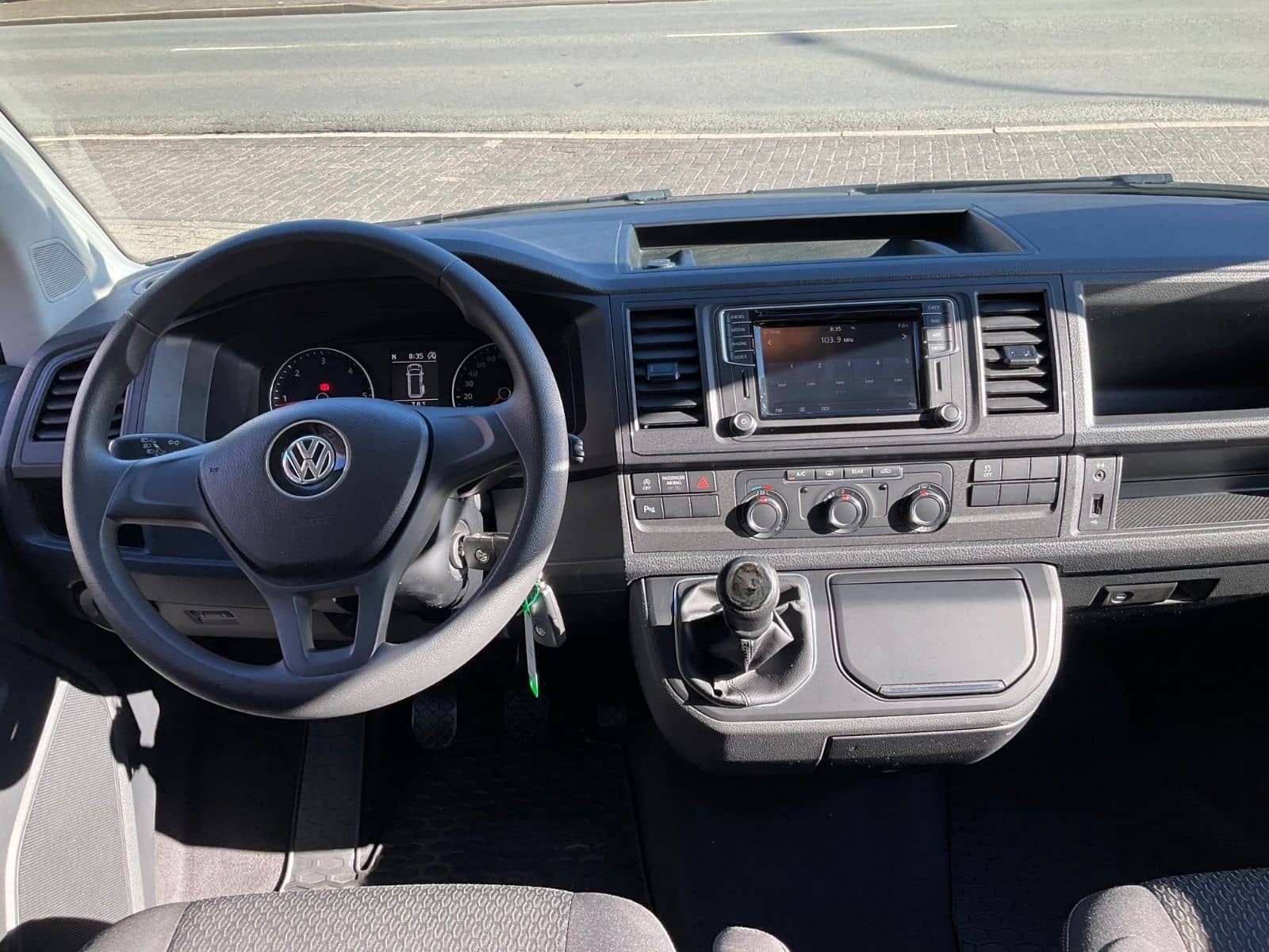 Volkswagen T6 Multivan Trendline 2,0 TDI foto 3