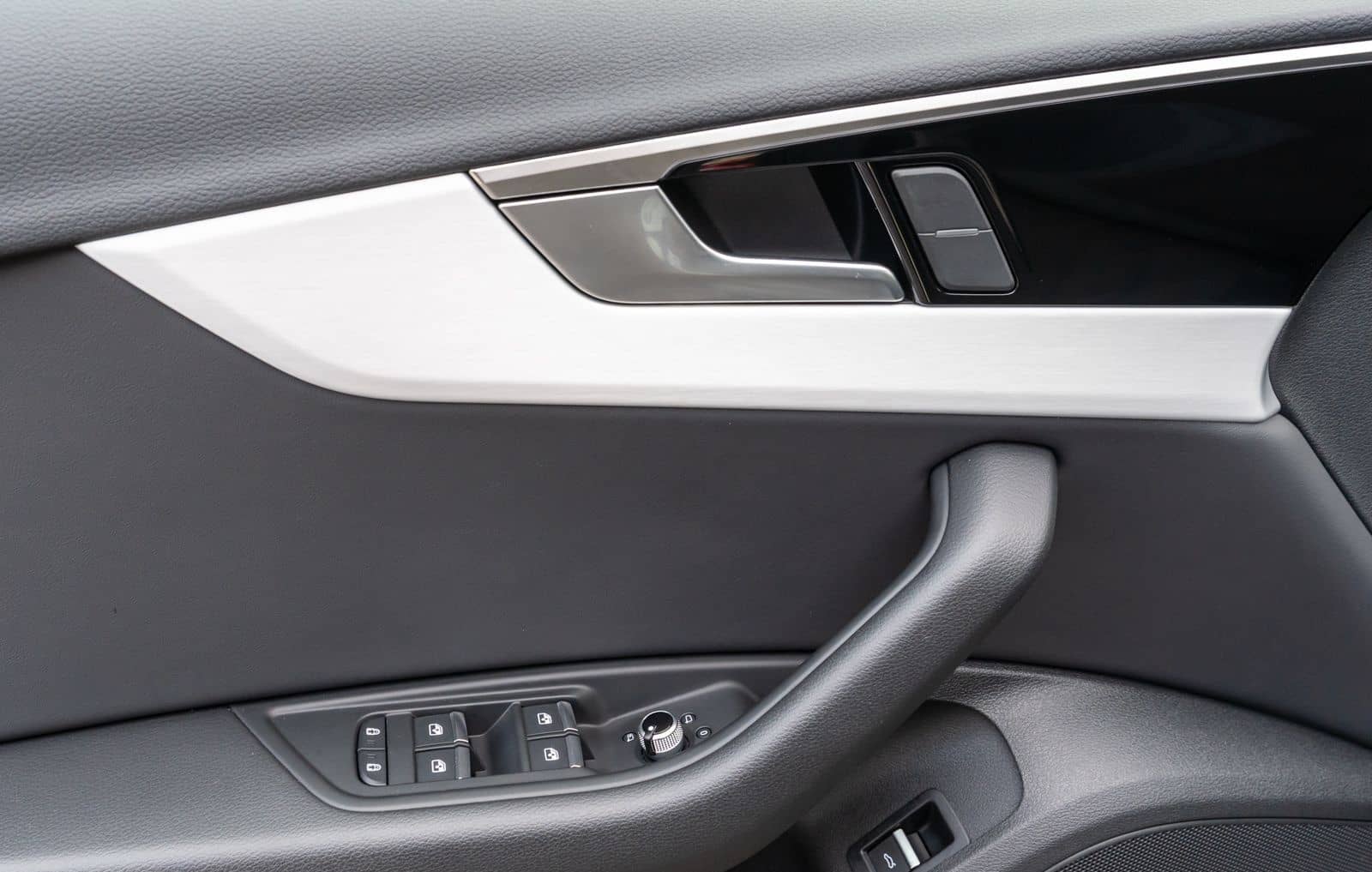 Audi A4 Avant S line 40 TDI quattro NAVI LED 360° AHK foto 11