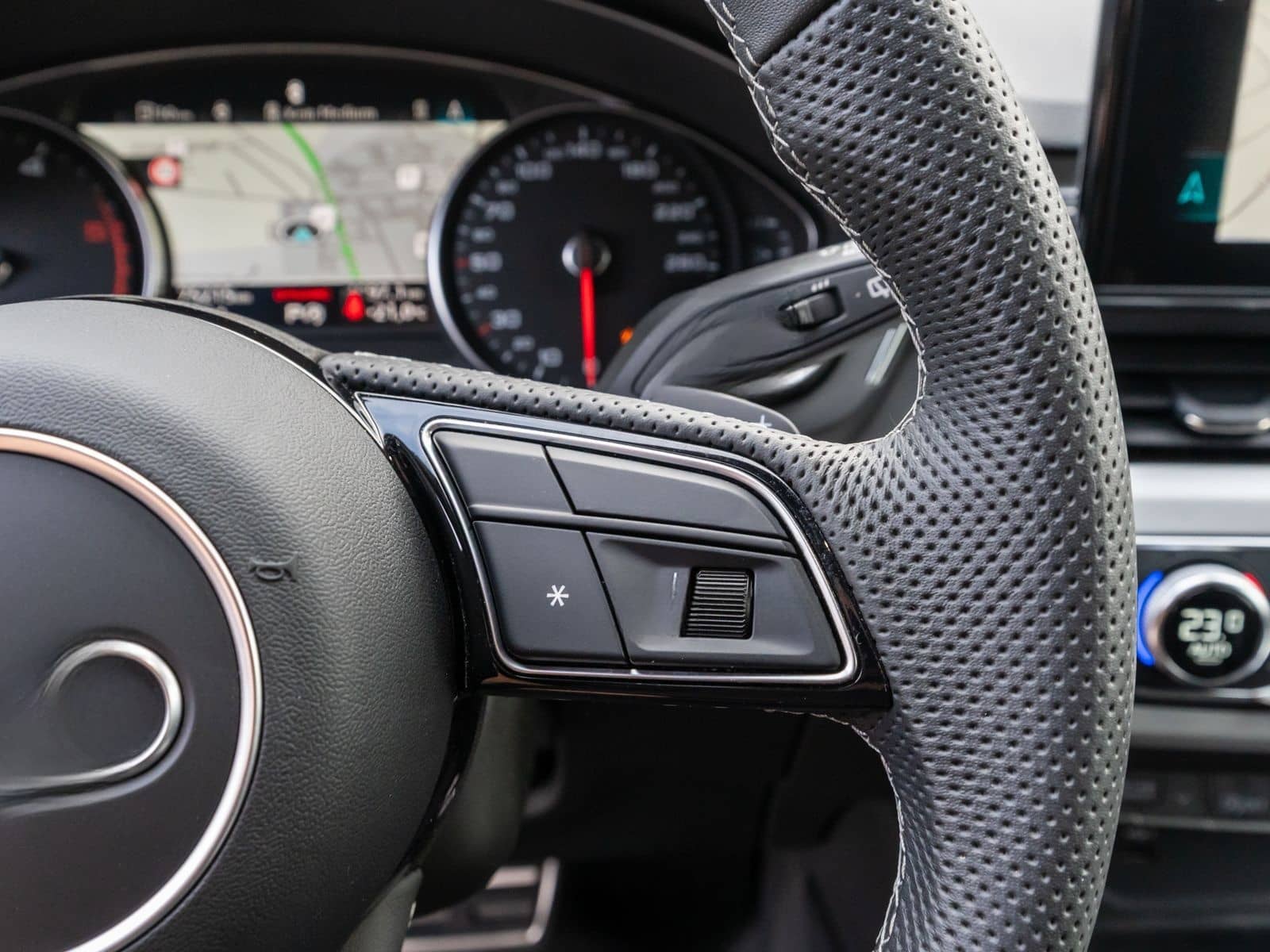 Audi A4 Avant S line 40 TDI quattro NAVI LED 360° AHK foto 17