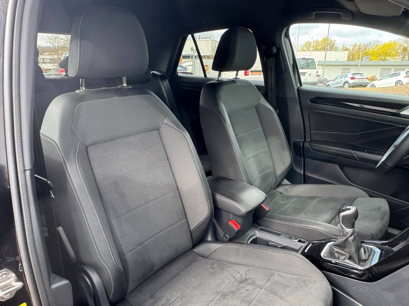 Volkswagen T-Roc 1.0 TSI "R-Line" LED CAM NAVI 5JG SCHH. foto 6