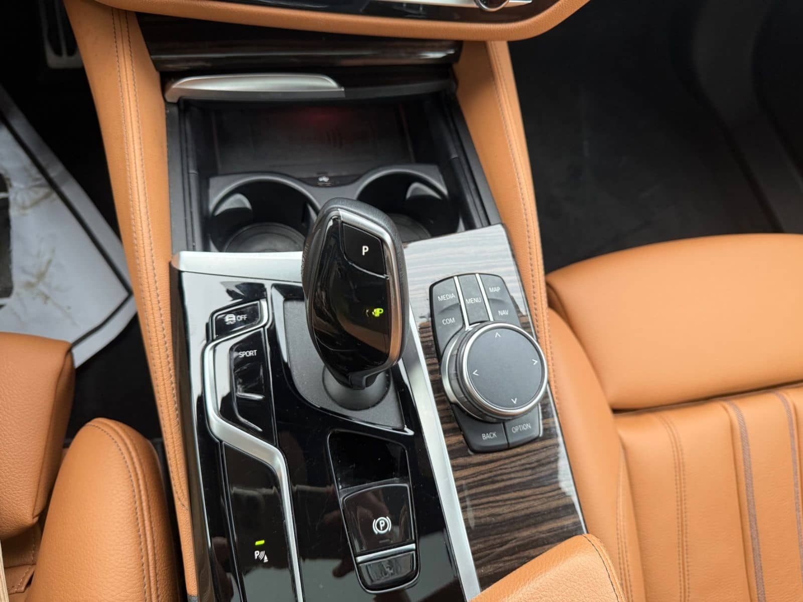 BMW 520d M-Sport*Glasdach*Harman*Kamera*AHK*4 Zonen foto 15