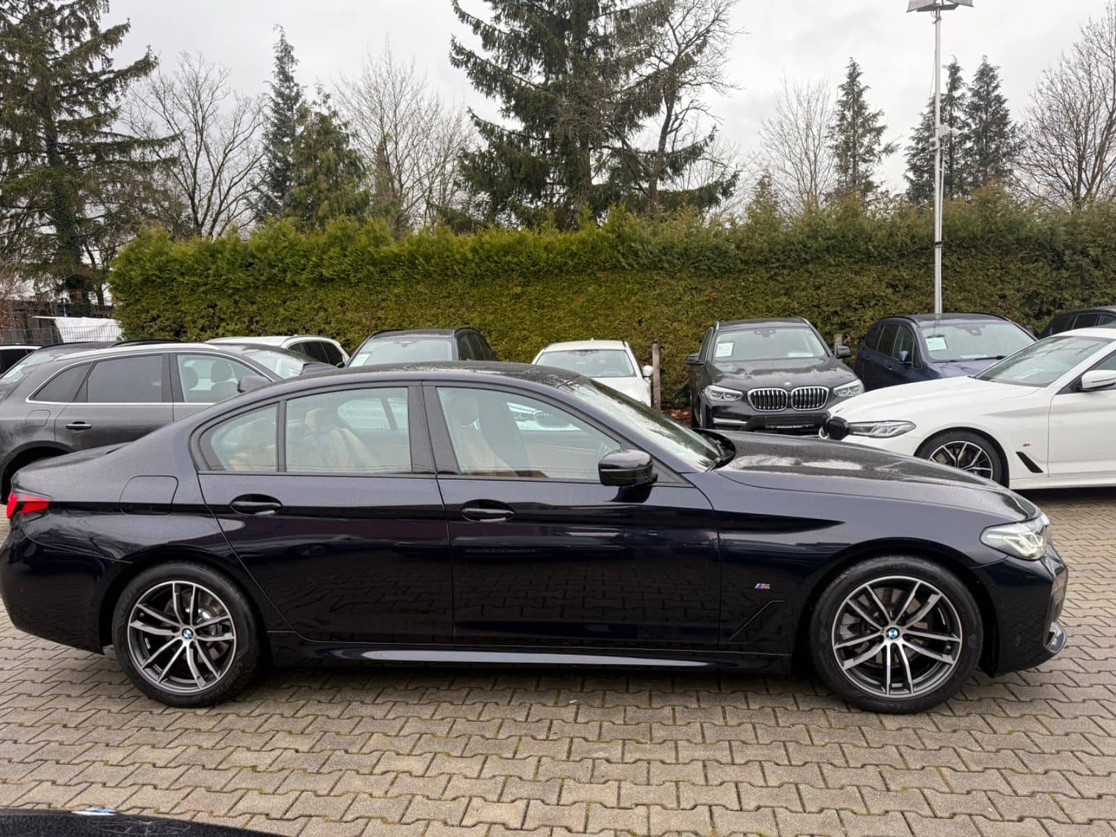 BMW 520d M-Sport*Glasdach*Harman*Kamera*AHK*4 Zonen foto 5