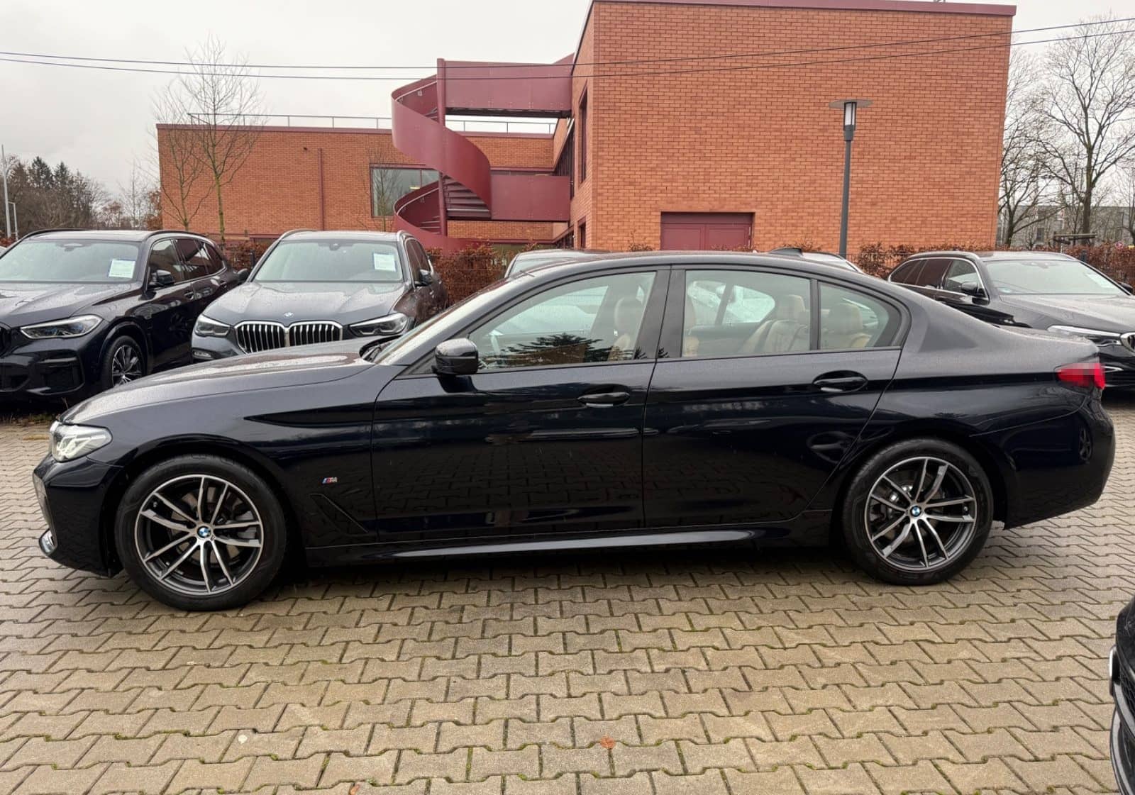 BMW 520d M-Sport*Glasdach*Harman*Kamera*AHK*4 Zonen foto 7