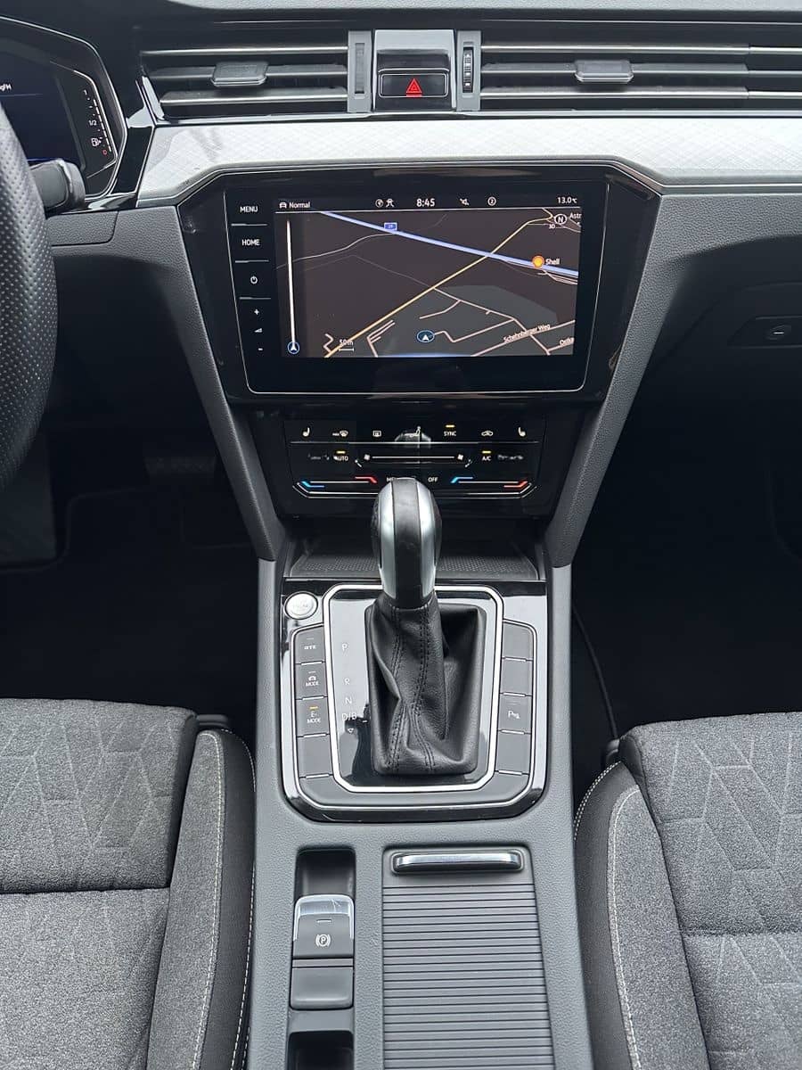 Volkswagen Passat Variant GTE NAV+LED+AHK+VCOCK+KAM+17ZO+PP foto 13