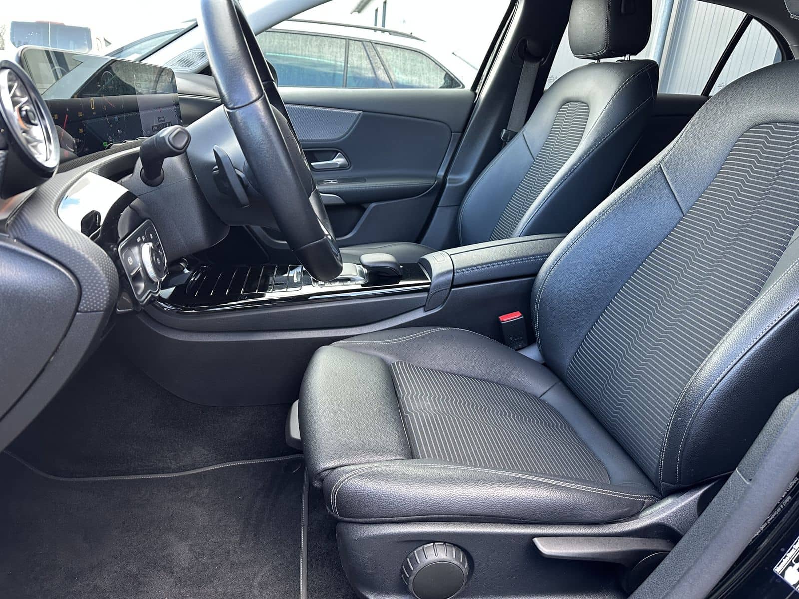 Mercedes-Benz A 250e Progressive NAV+KEYLESS+TEMPO+PARKASSIST foto 8