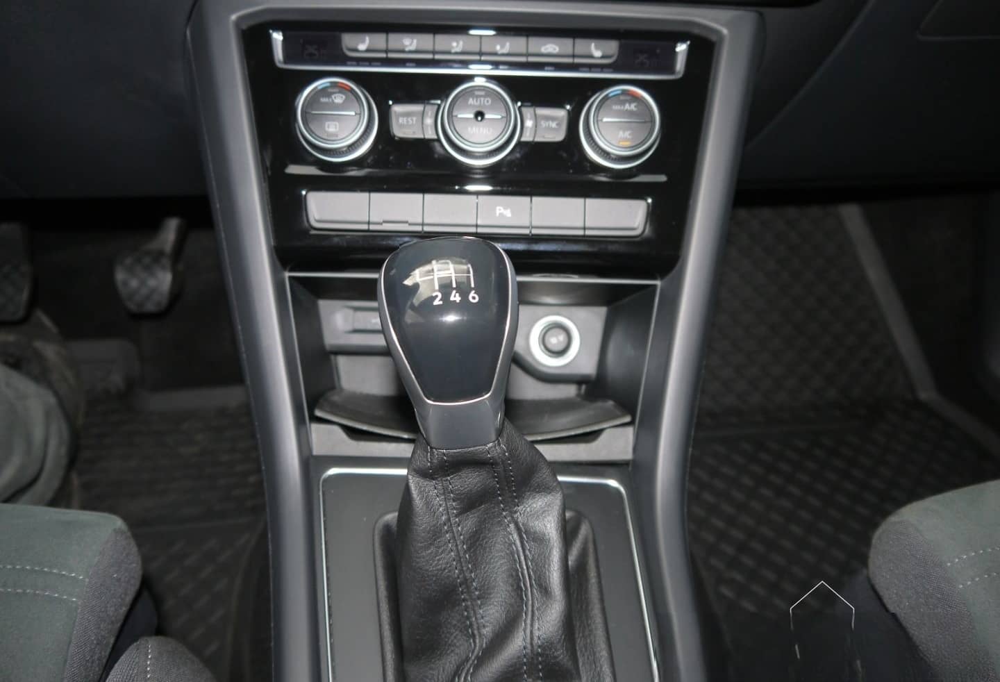 Volkswagen Touran 2.0 TDI Comfortline NAVI LEC ACC foto 12