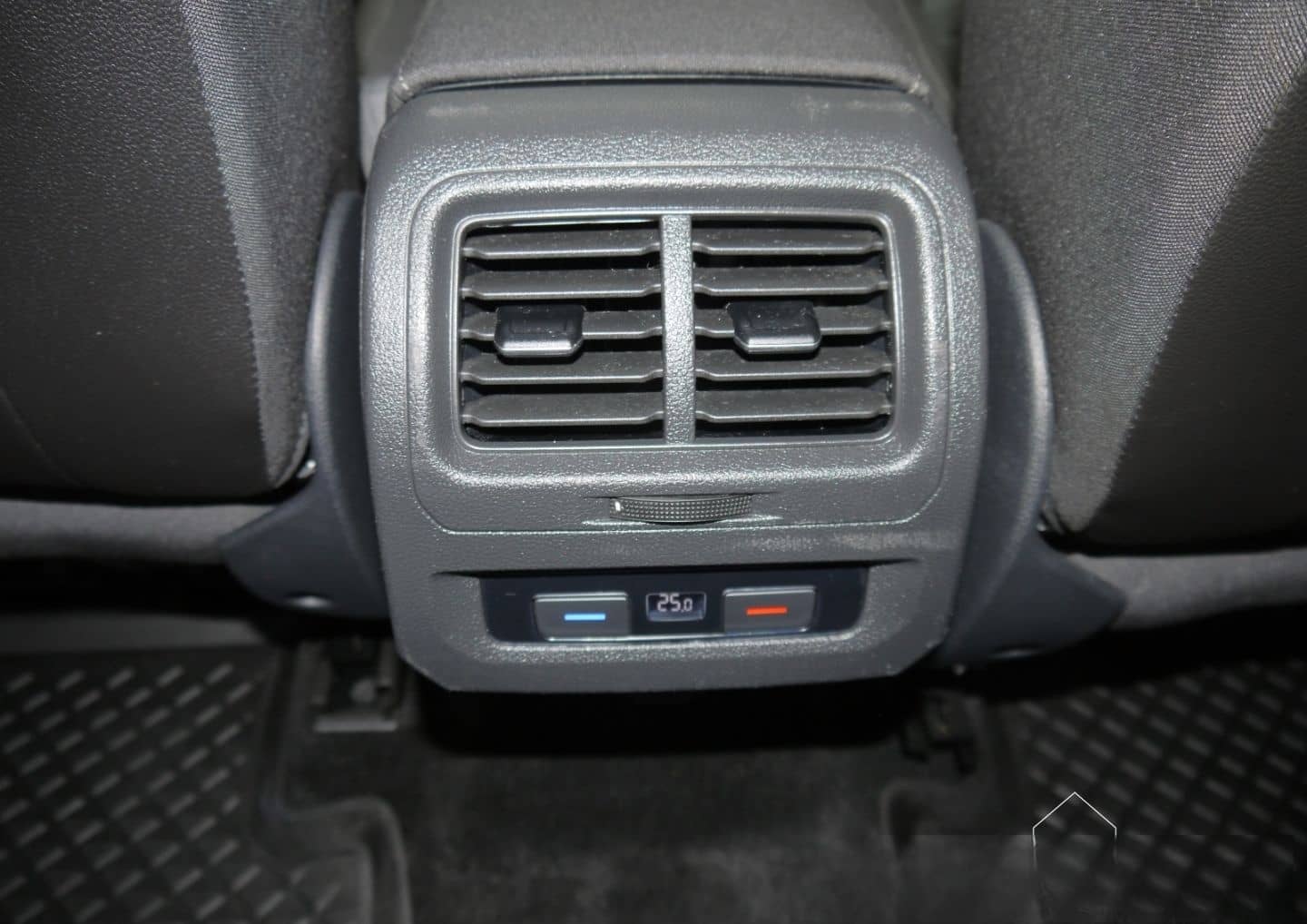 Volkswagen Touran 2.0 TDI Comfortline NAVI LEC ACC foto 9