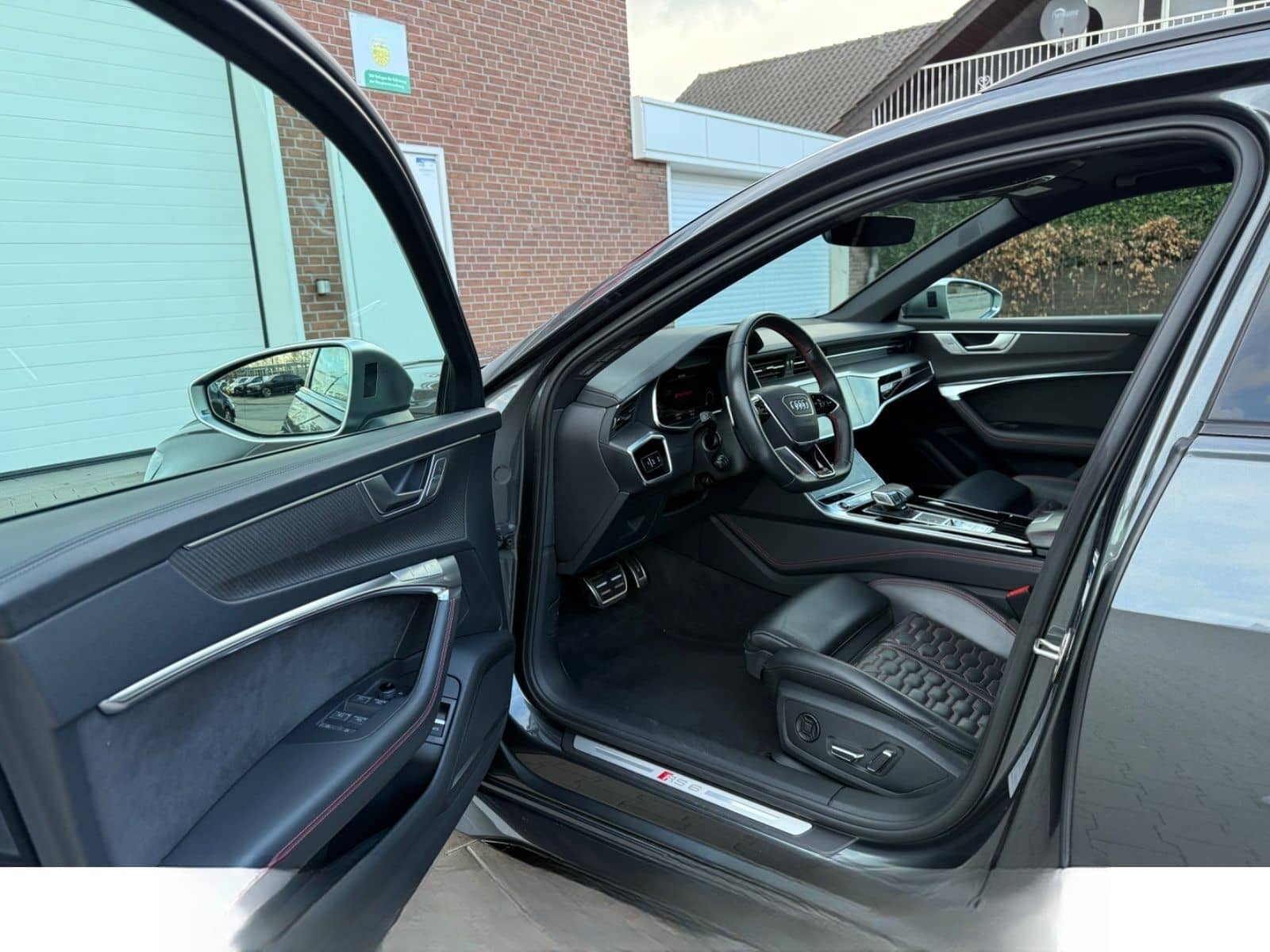 Audi RS6 Avant 4.0 TFSI quattro foto 13