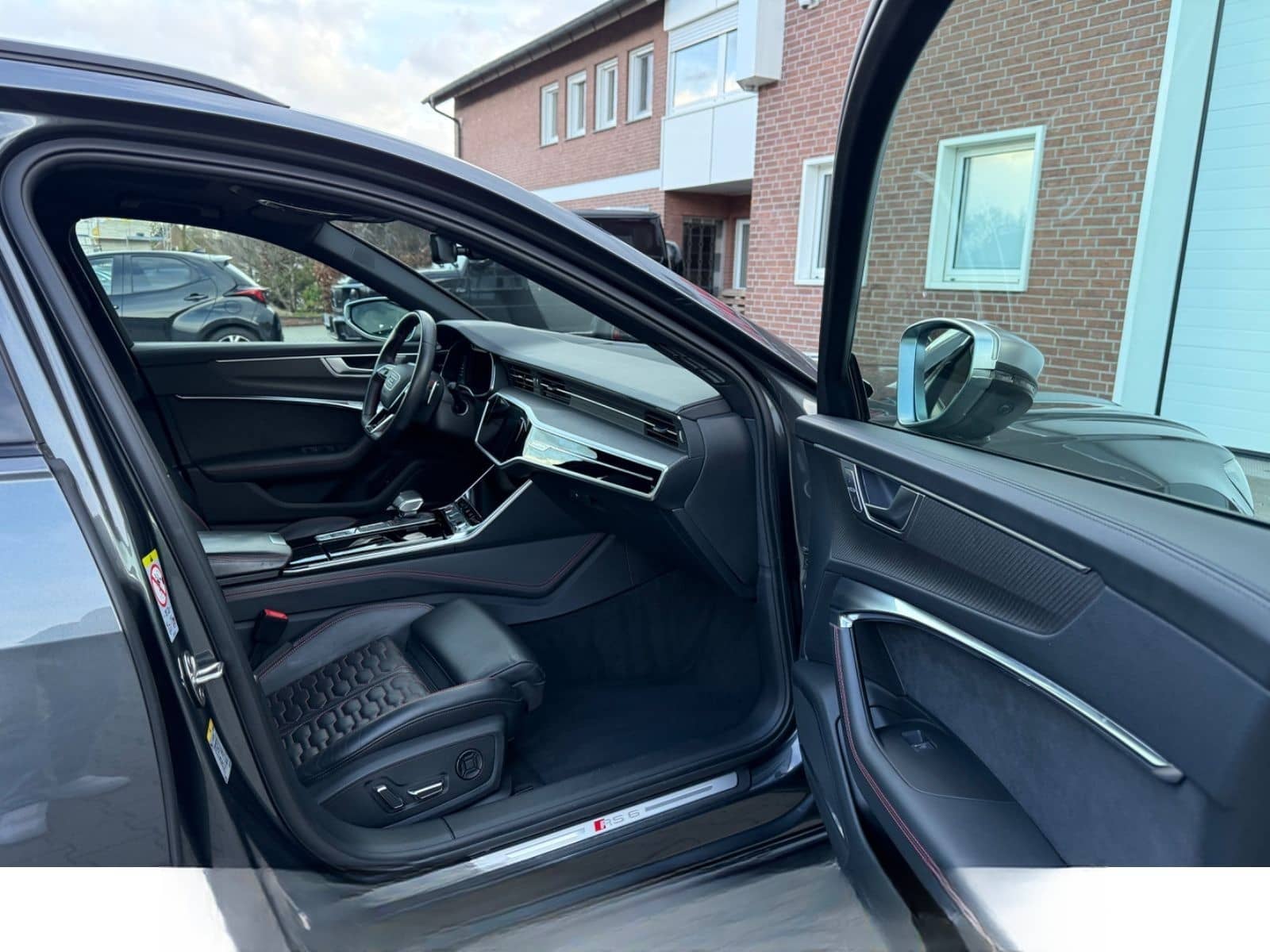 Audi RS6 Avant 4.0 TFSI quattro foto 20