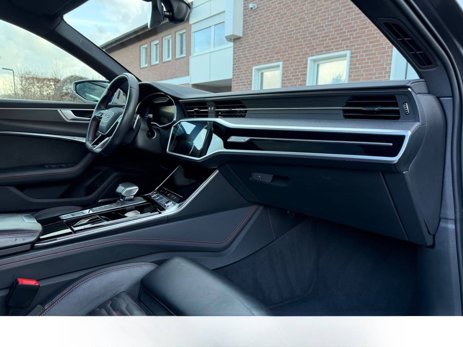 Audi RS6 Avant 4.0 TFSI quattro foto 21