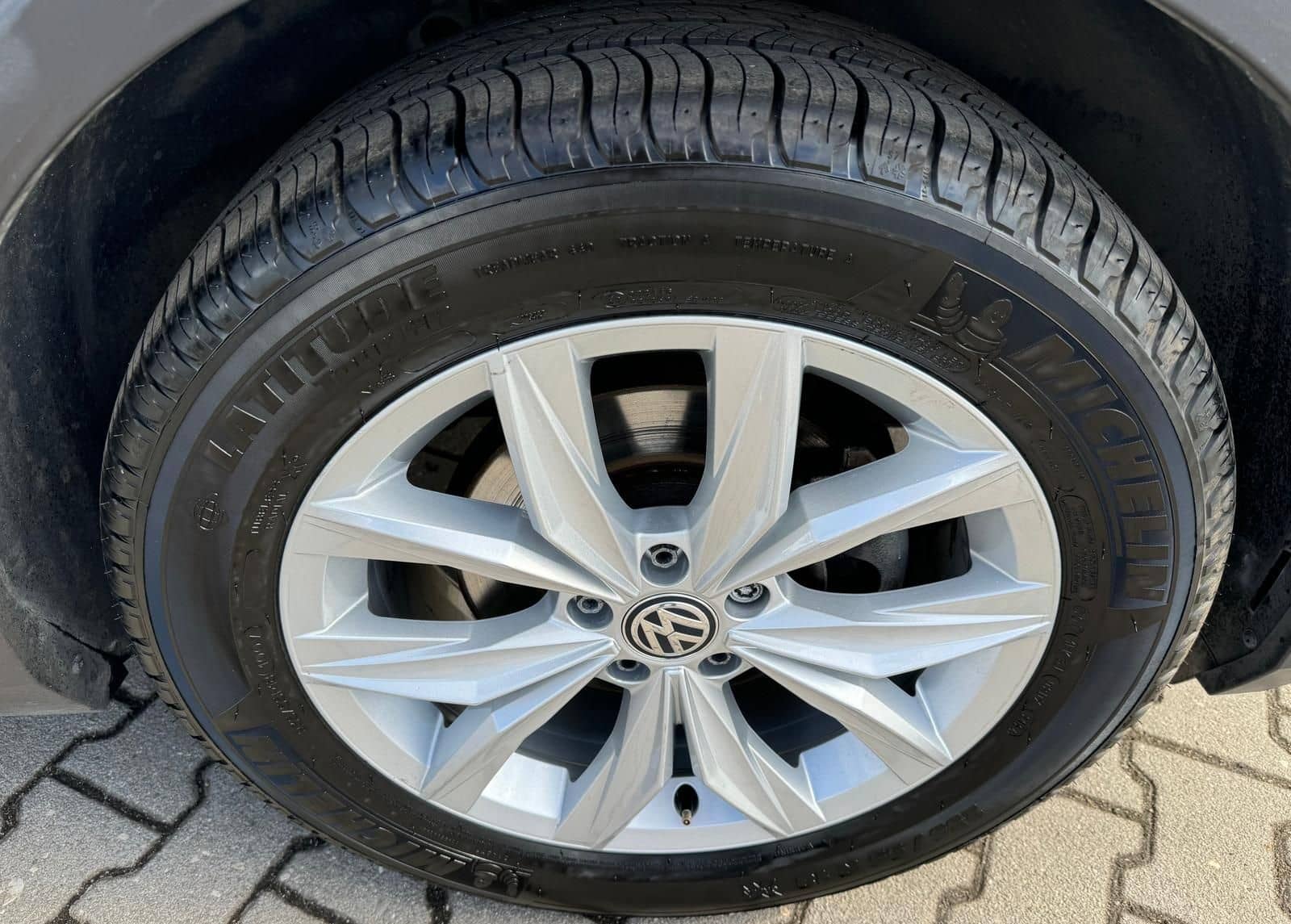 Volkswagen Tiguan 2.0 TDI Highline Virtual Kamera ACC Alu foto 16