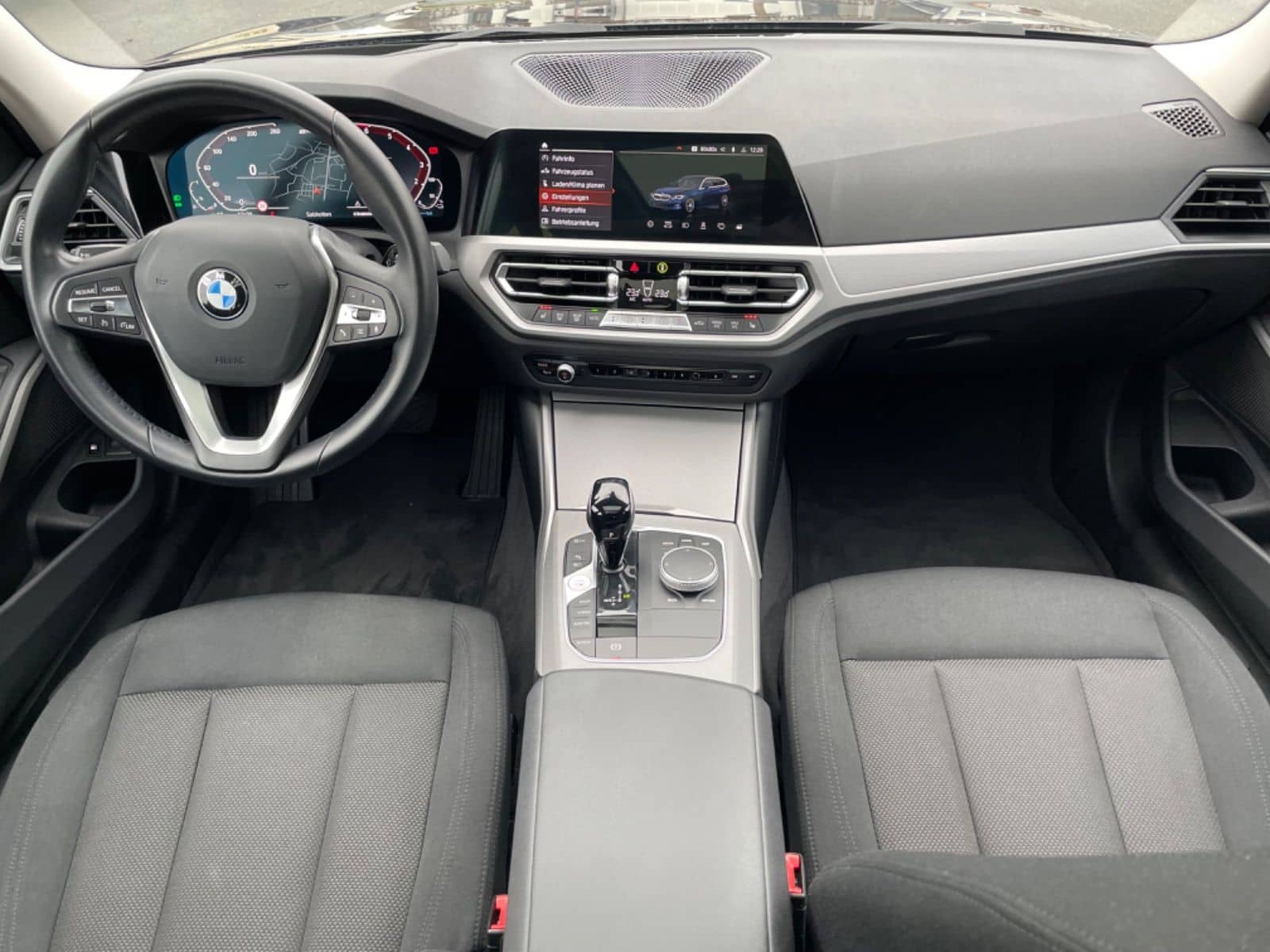 BMW 330e Advantage HeadUp PANO VirtuCock Kamera 1.Hd foto 25