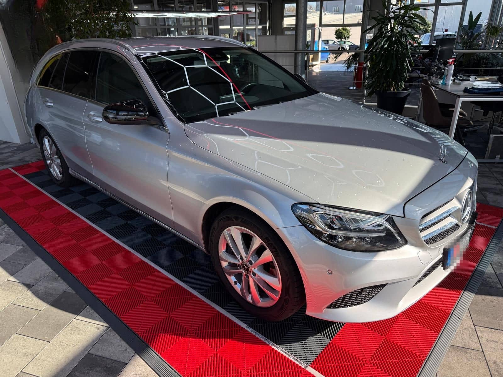 Mercedes-Benz C 180, Navi, Sitzh. Klimaautom., Kamera foto 1