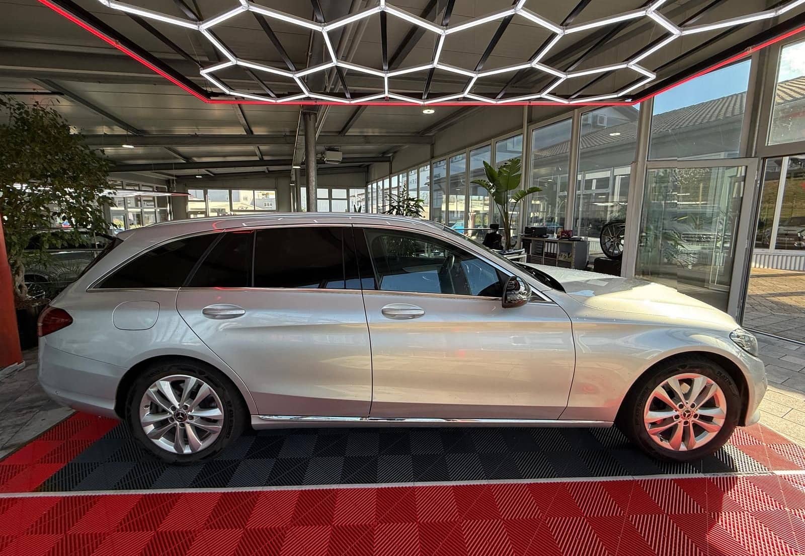 Mercedes-Benz C 180, Navi, Sitzh. Klimaautom., Kamera foto 4