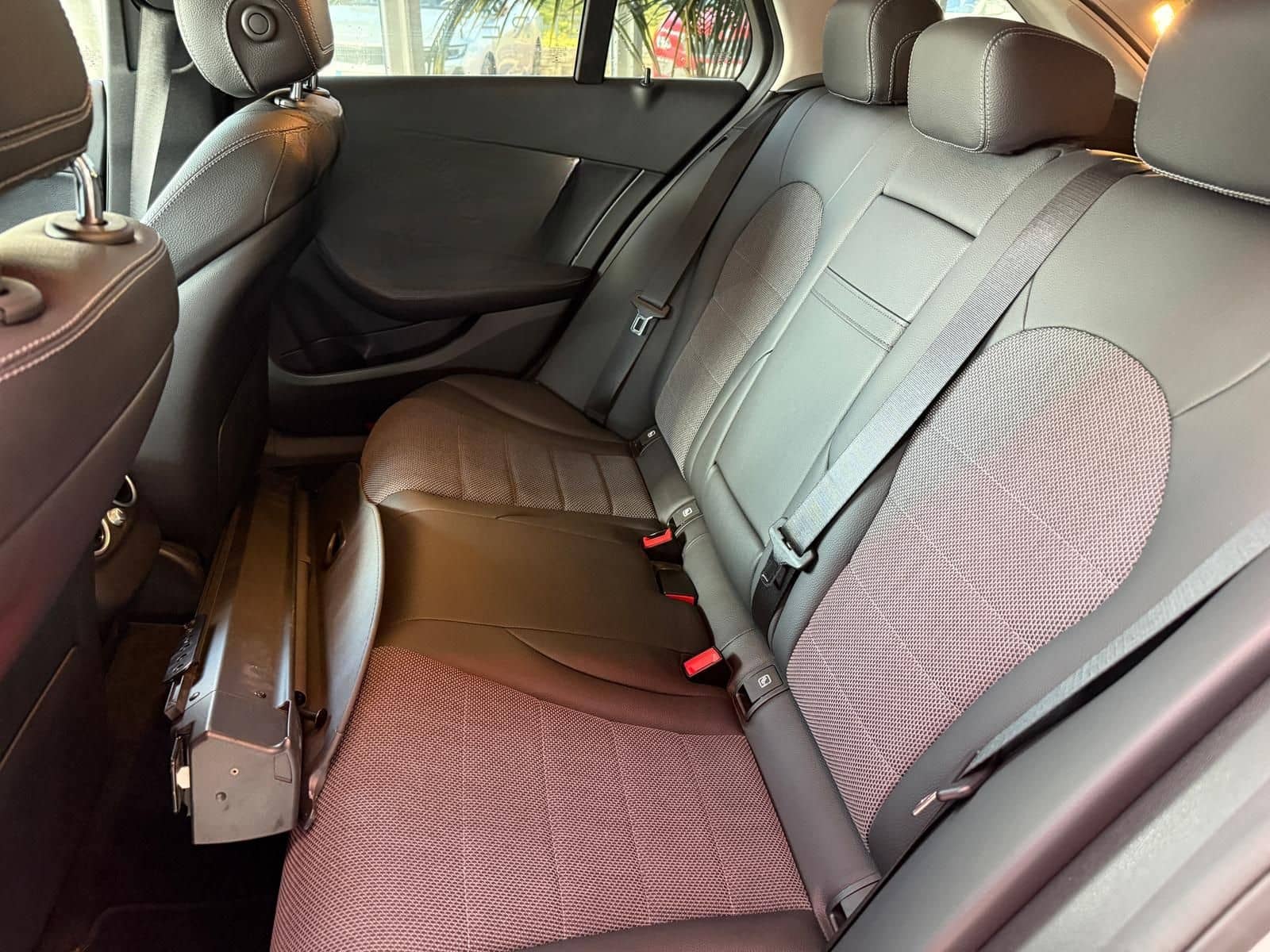 Mercedes-Benz C 180, Navi, Sitzh. Klimaautom., Kamera foto 10