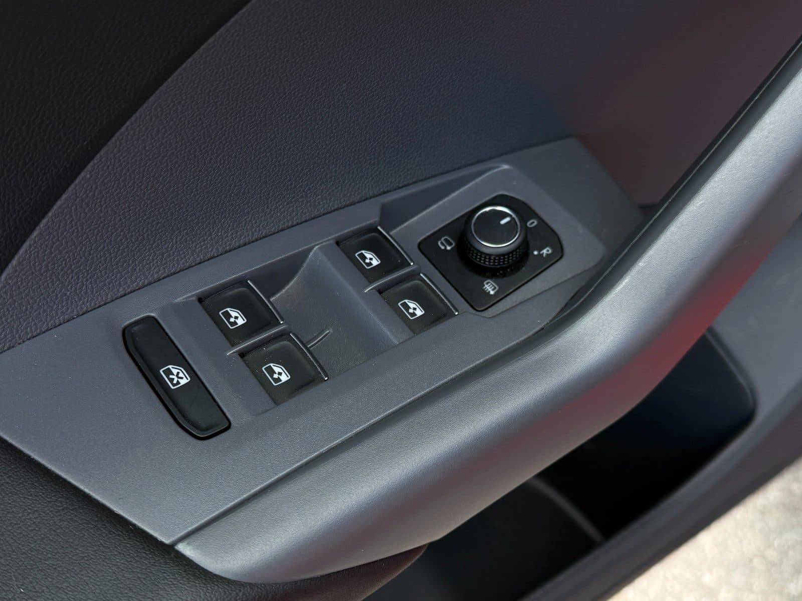 Volkswagen T-CROSS STYLE 1.5 TSI DSG ACC NAVI SHZ LED ASSIS foto 17