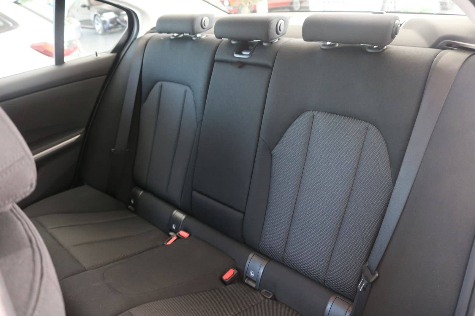 BMW 320i NP 61850, Driv.Ass. Prof., AHK, el.Sitze, H foto 5