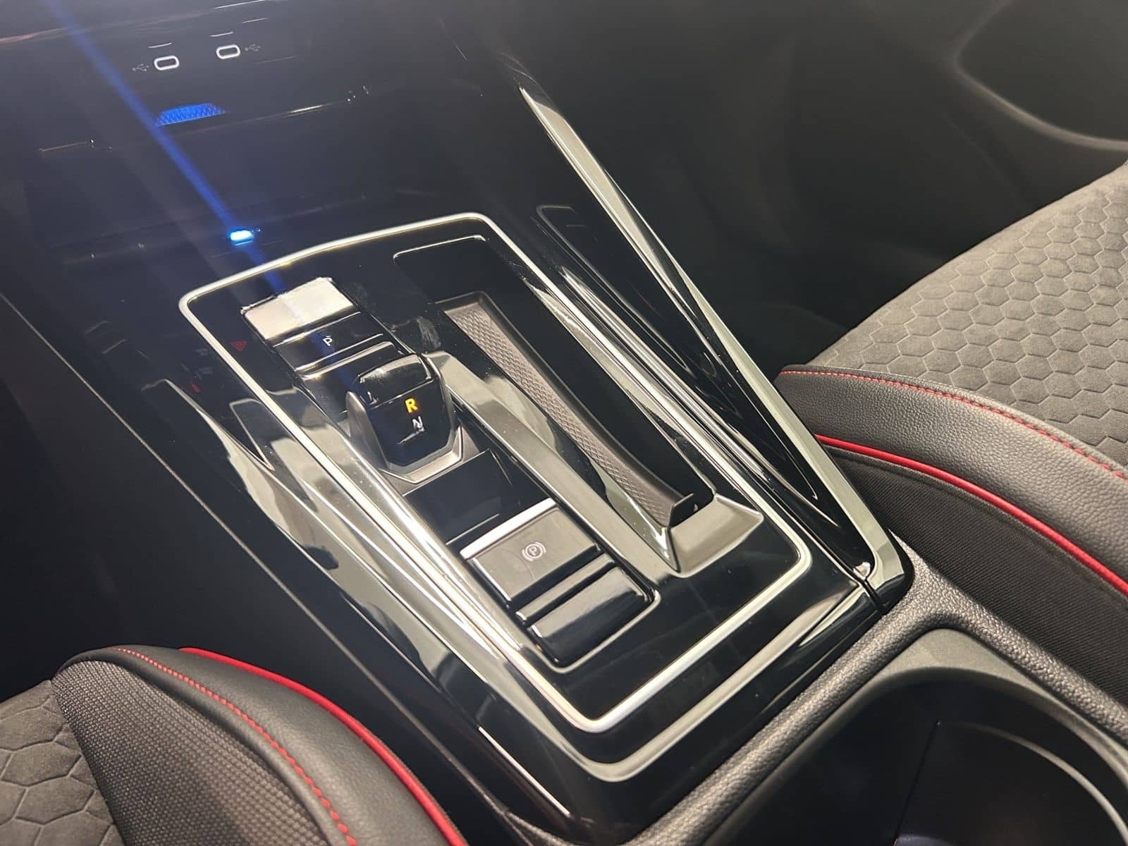 Volkswagen Golf VIII GTI Clubsport 2.0 TSI +DSG+BLACK+NAVI foto 19