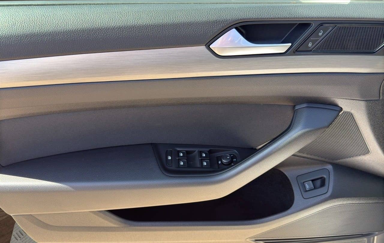 Volkswagen Passat Var. 1.5 TSI Basis AHK+KAMERA+NAVI+PDC foto 18