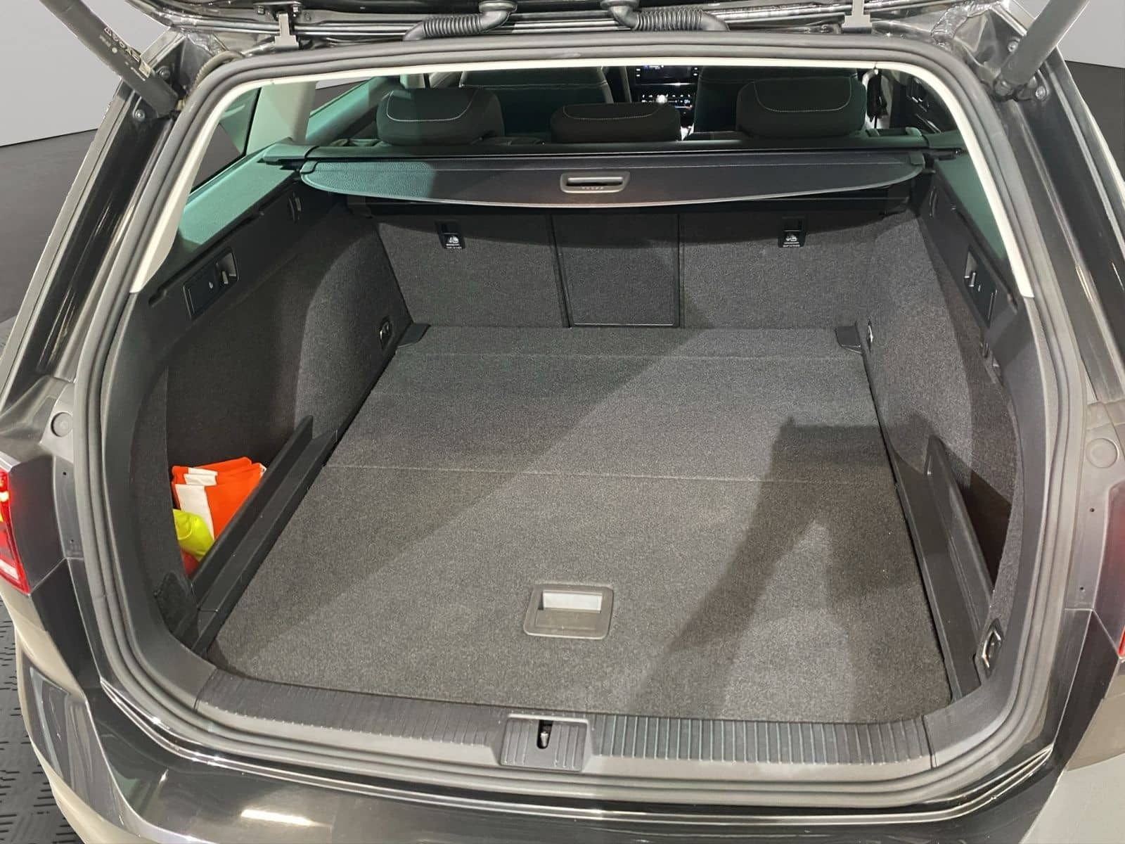 Volkswagen Passat Variant 2.0 TDI DSG Business / Navi LED A foto 12