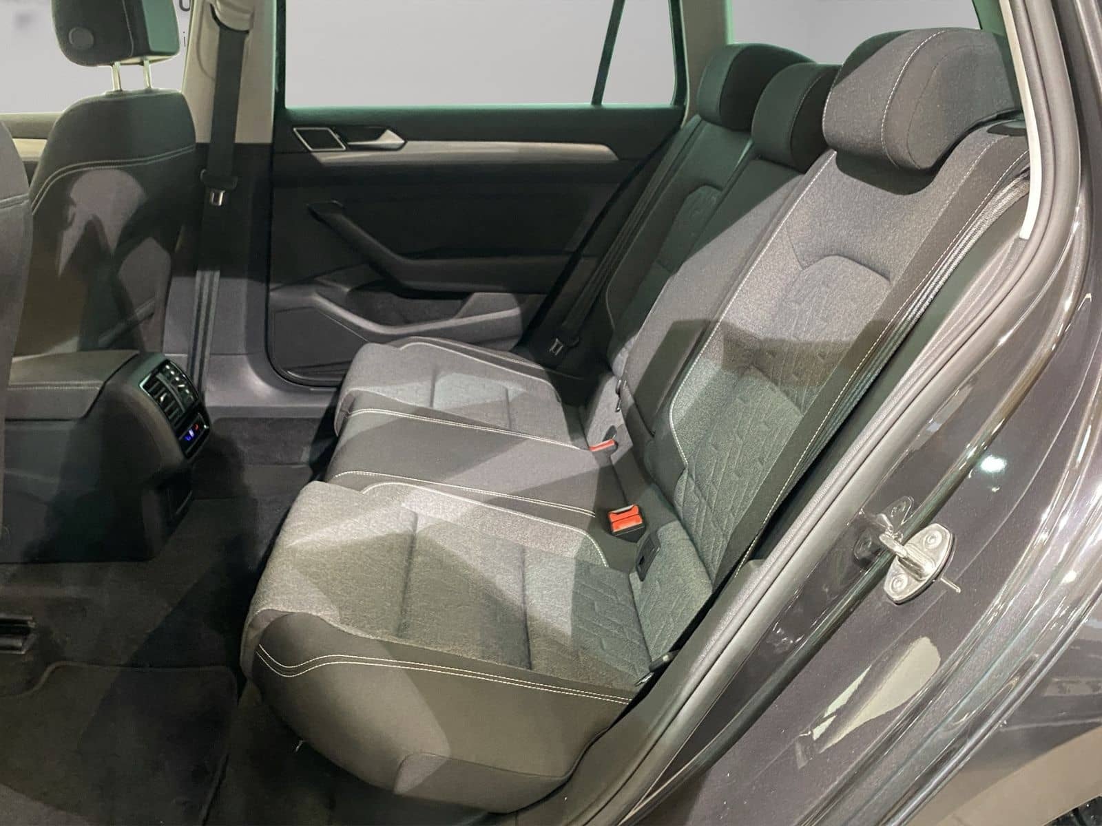 Volkswagen Passat Variant 2.0 TDI DSG Business / Navi LED A foto 9