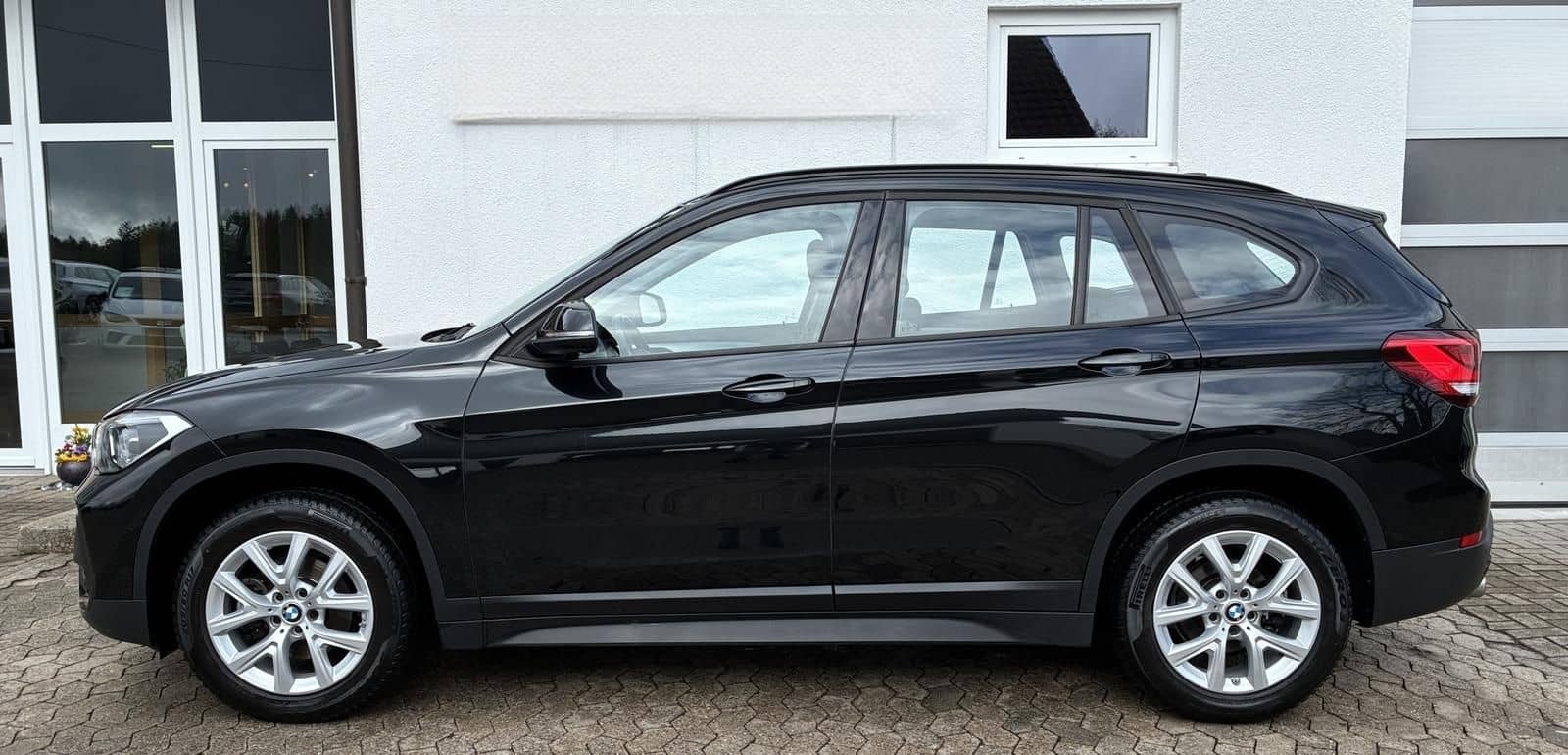 BMW X1 sDrive 18 d Advantage LED NAVI PDC SHZ AHK foto 2