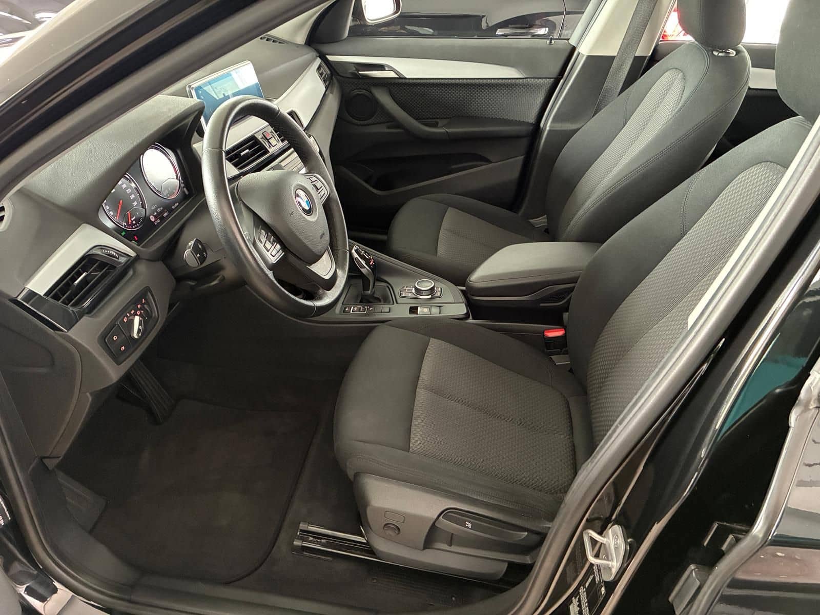 BMW X1 sDrive 18 d Advantage LED NAVI PDC SHZ AHK foto 22