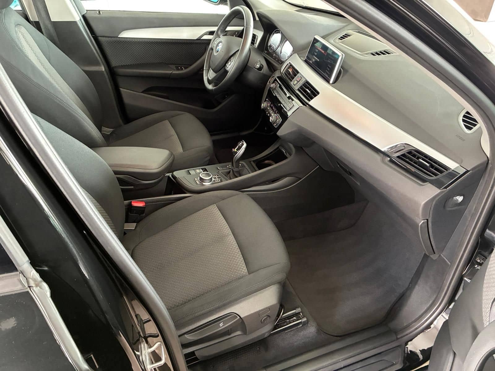 BMW X1 sDrive 18 d Advantage LED NAVI PDC SHZ AHK foto 24