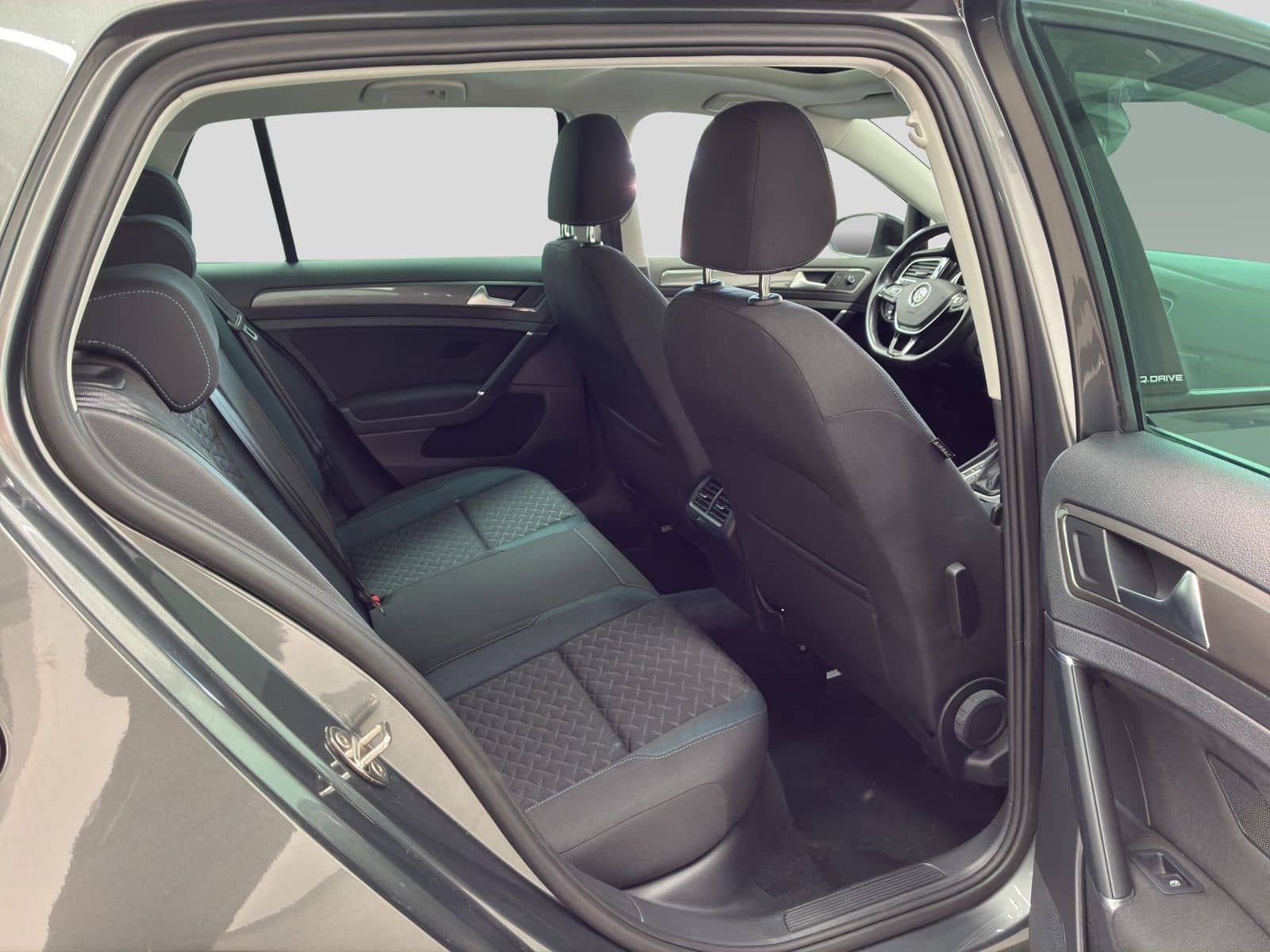 Volkswagen Golf 1.5 TSI DSG IQ.DRIVE PANO NAVI ACC PDC+ PRI foto 6