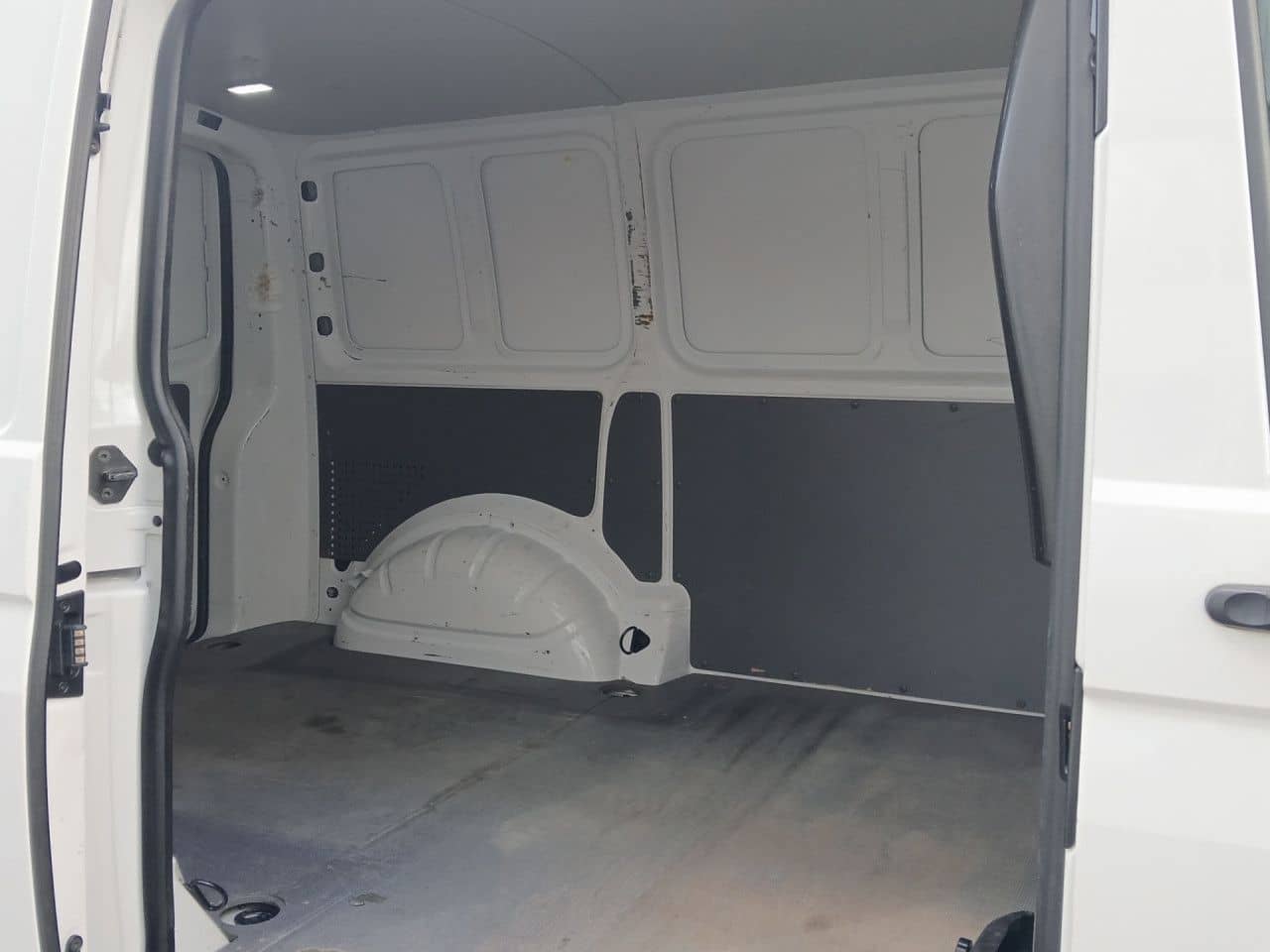 Volkswagen T6.1 Transporter Kasten 2.0 TDI KLIMA, AHK, PDC foto 23