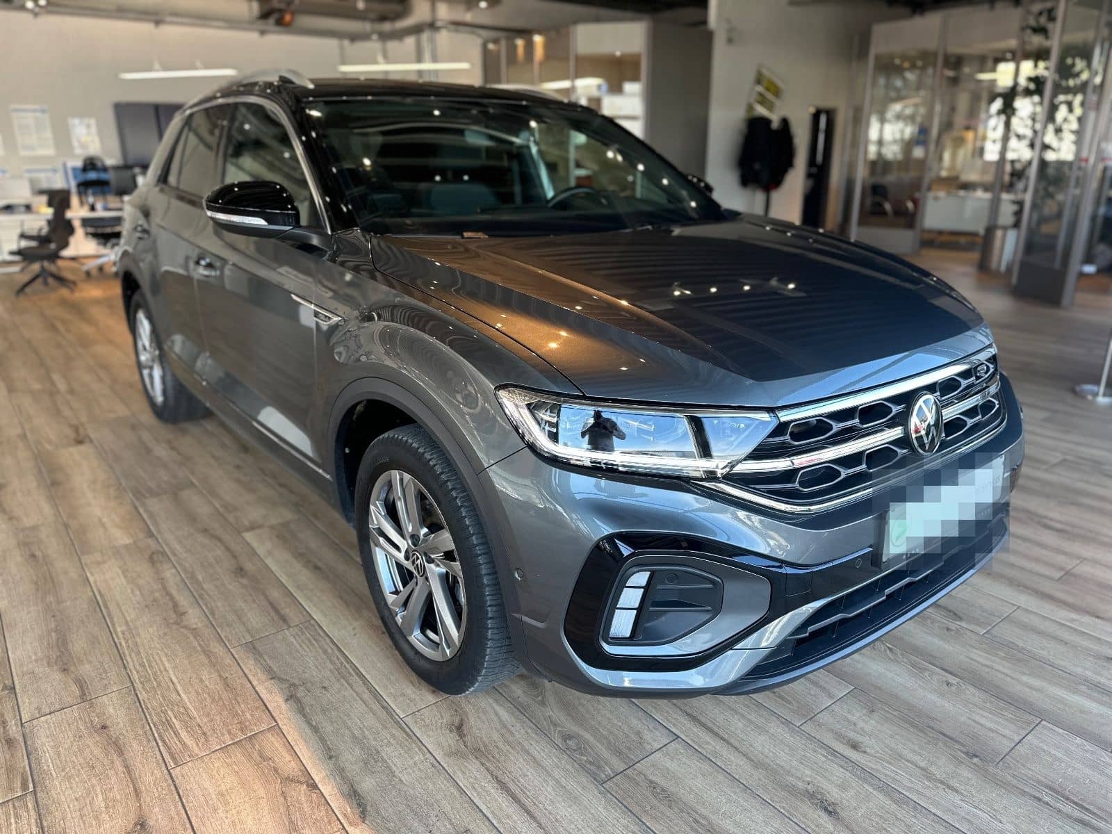 Volkswagen T-Roc R-Line/NAVI/KAMERA/TEMPOMAT/SHZ foto 1