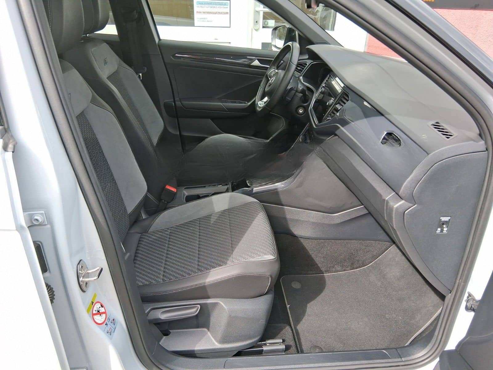 Volkswagen T-Roc Sport R-Line, Pano, 19Zoll, 1.Hand foto 20