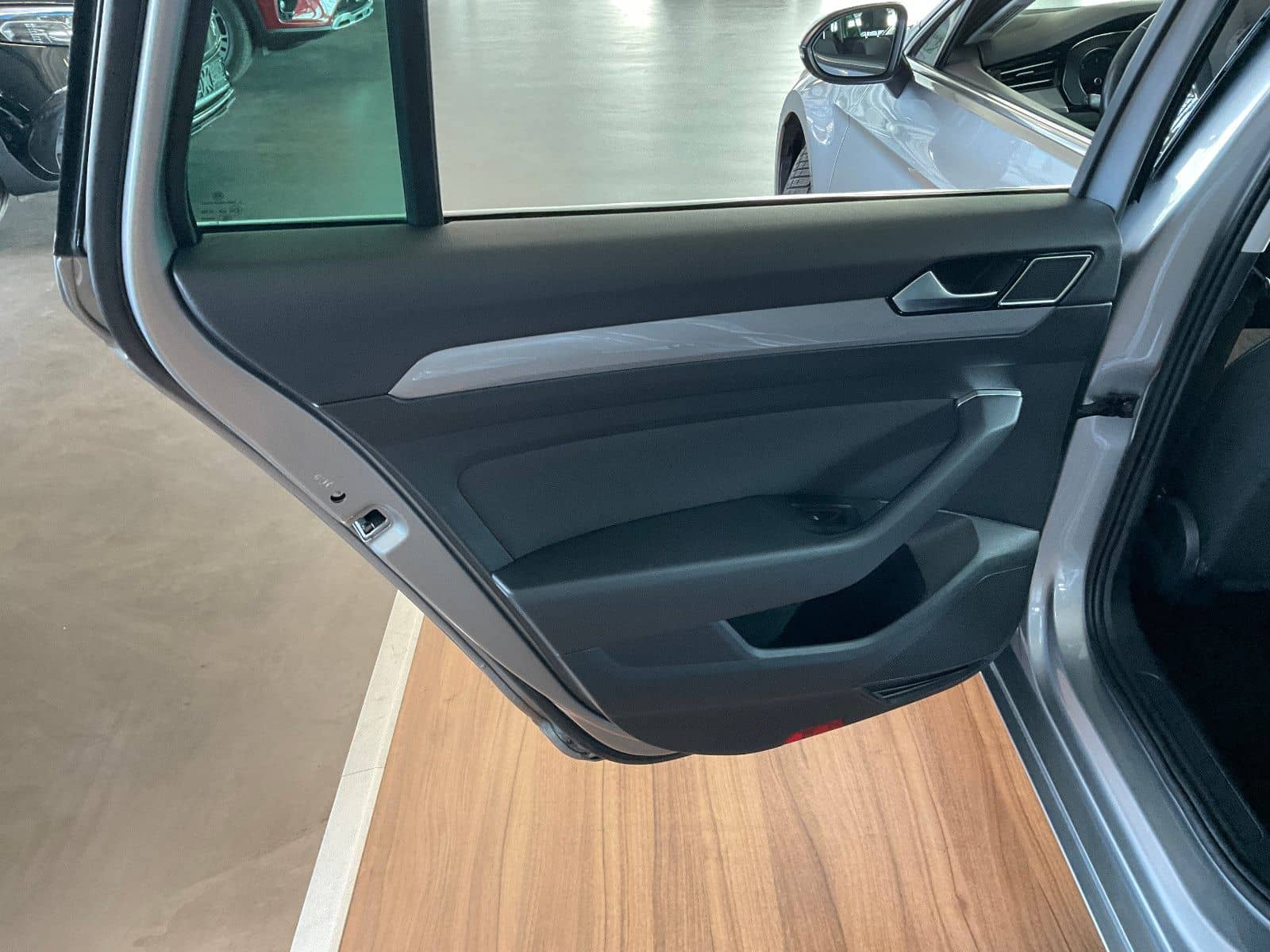 Volkswagen Passat Variant 2.0 TDI Business AHK/KAMERA/SPUR foto 12