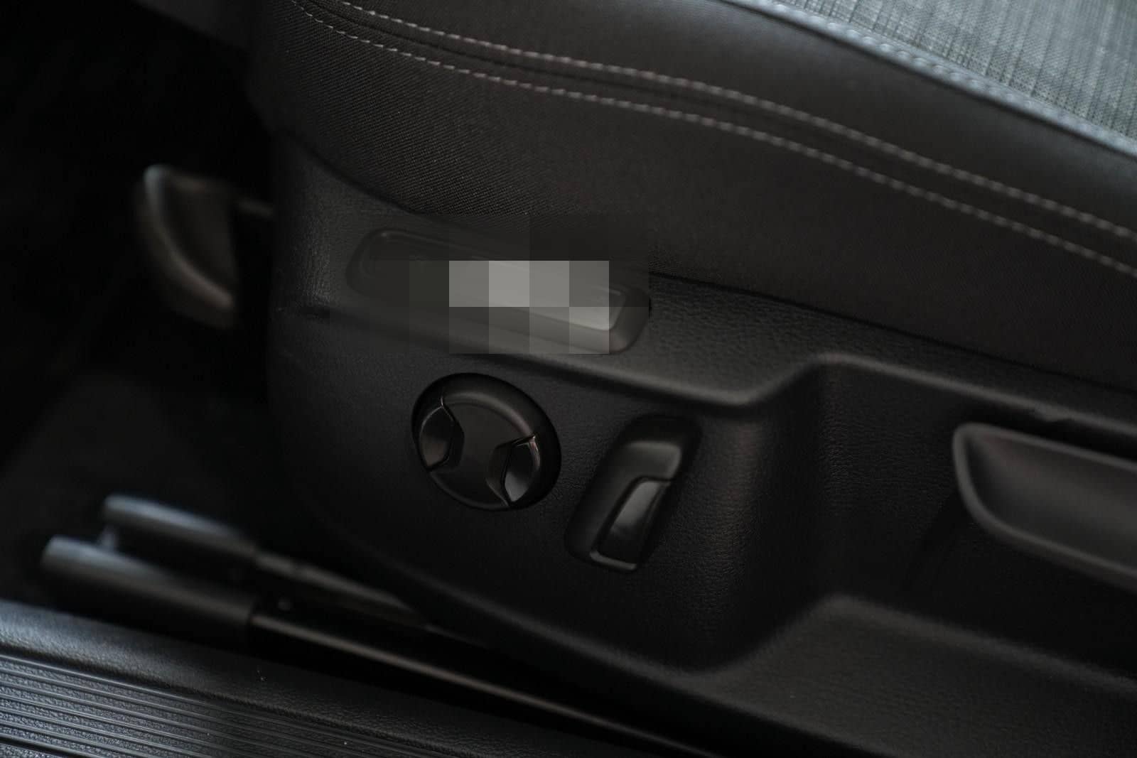 Volkswagen Passat Variant Business *AUT*PANO*AHK*NAV*ACC*36 foto 15