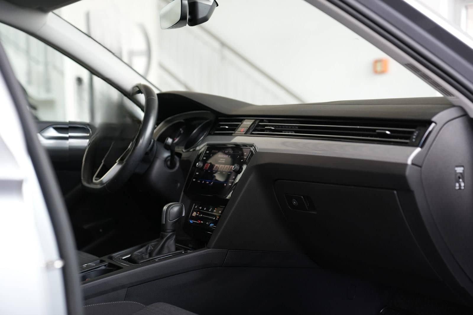 Volkswagen Passat Variant Business *AUT*PANO*AHK*NAV*ACC*36 foto 17