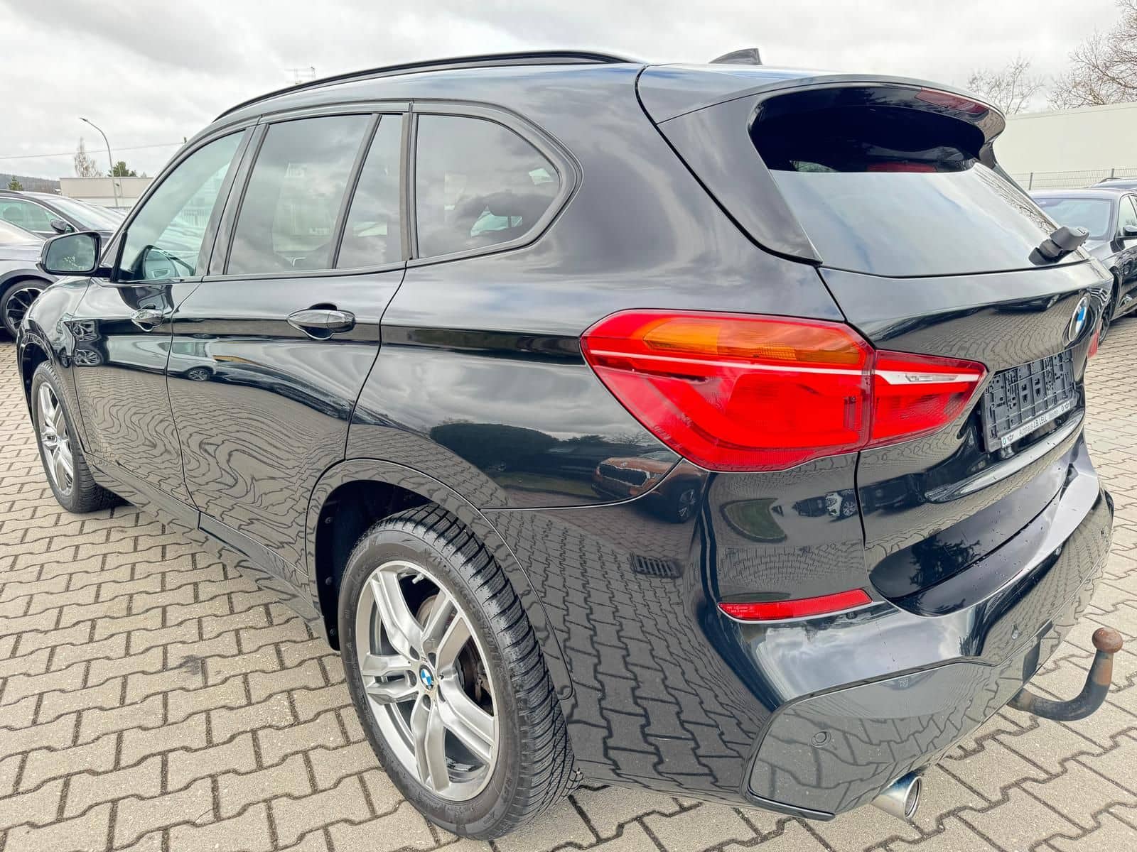 BMW X1  xDrive 20d M-SportPaket Leder Navi AHK PDC foto 3