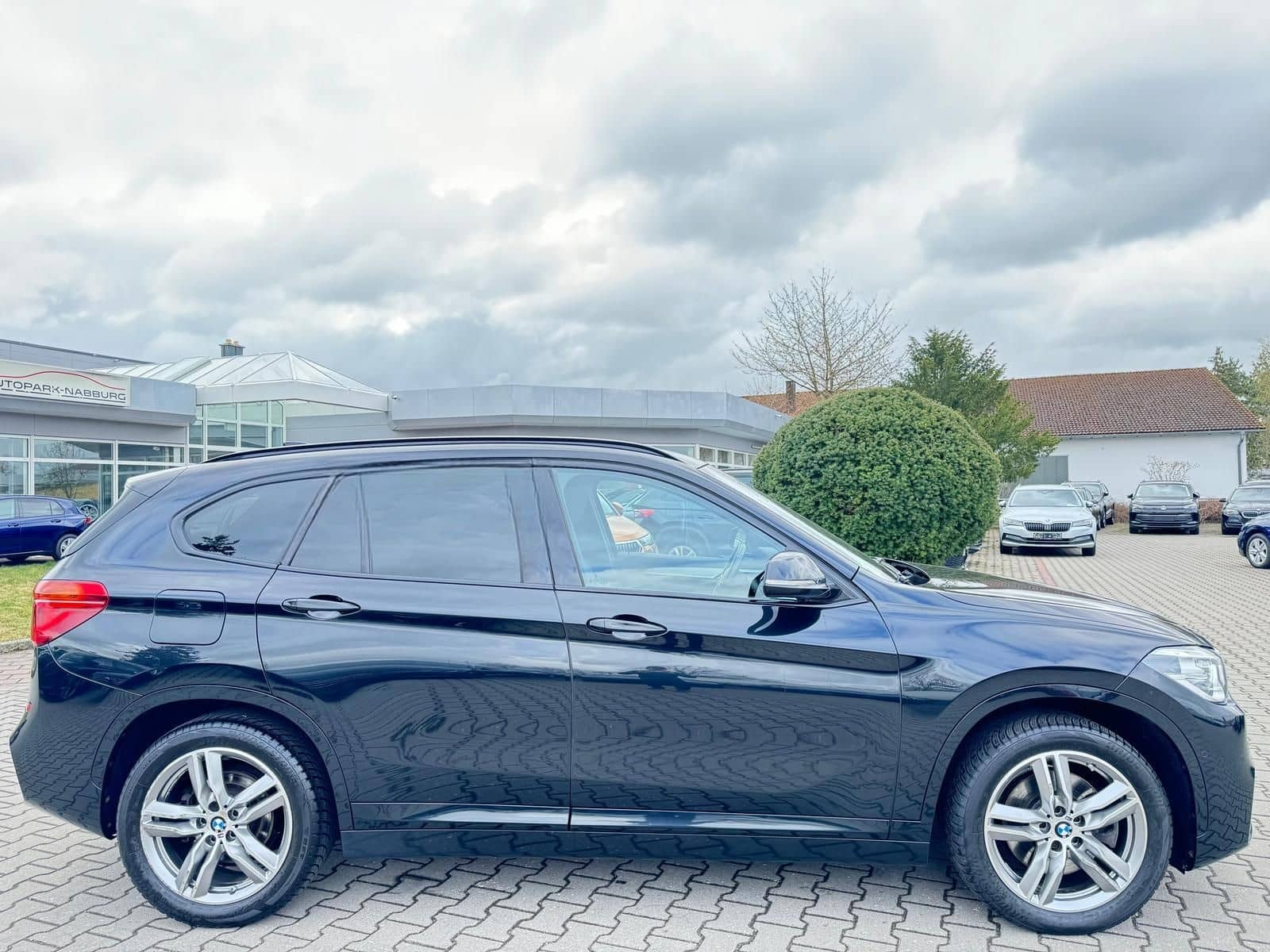 BMW X1  xDrive 20d M-SportPaket Leder Navi AHK PDC foto 5