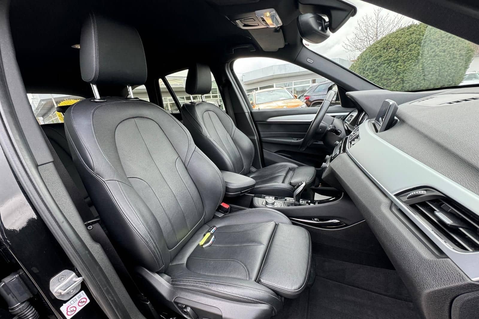 BMW X1  xDrive 20d M-SportPaket Leder Navi AHK PDC foto 9