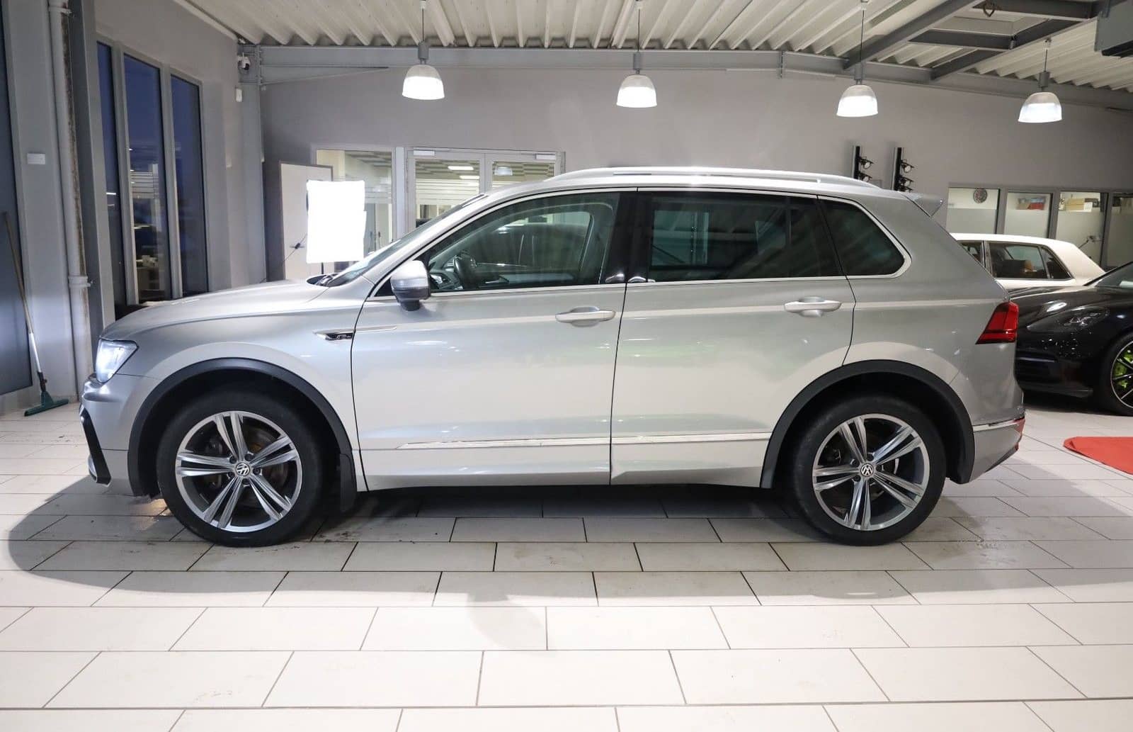 Volkswagen Tiguan R-LINE 4Motion foto 2