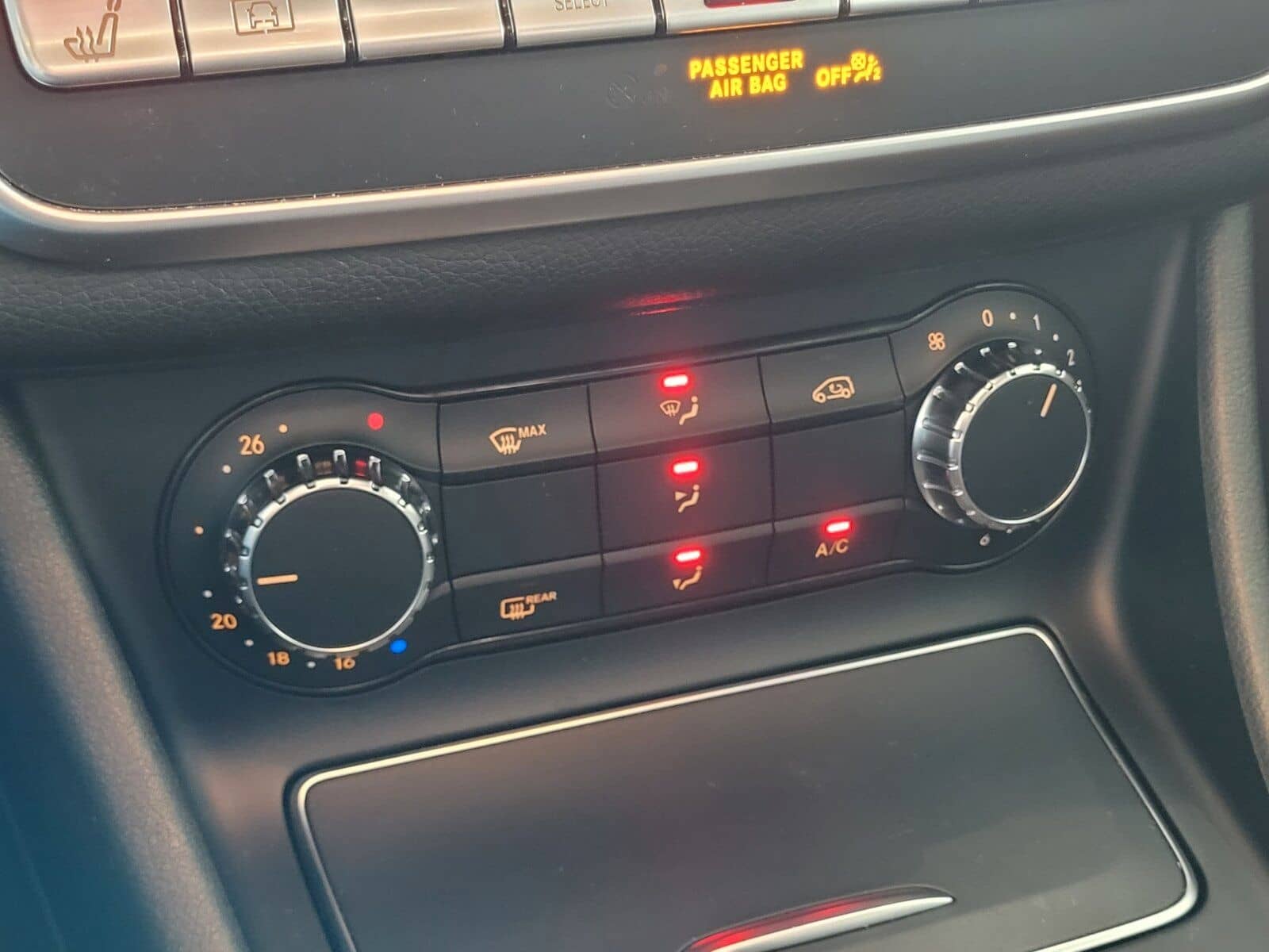 Mercedes-Benz GLA 250 4M URBAN TWA NAVI PANO LED RFK SPIEGEL.P foto 18